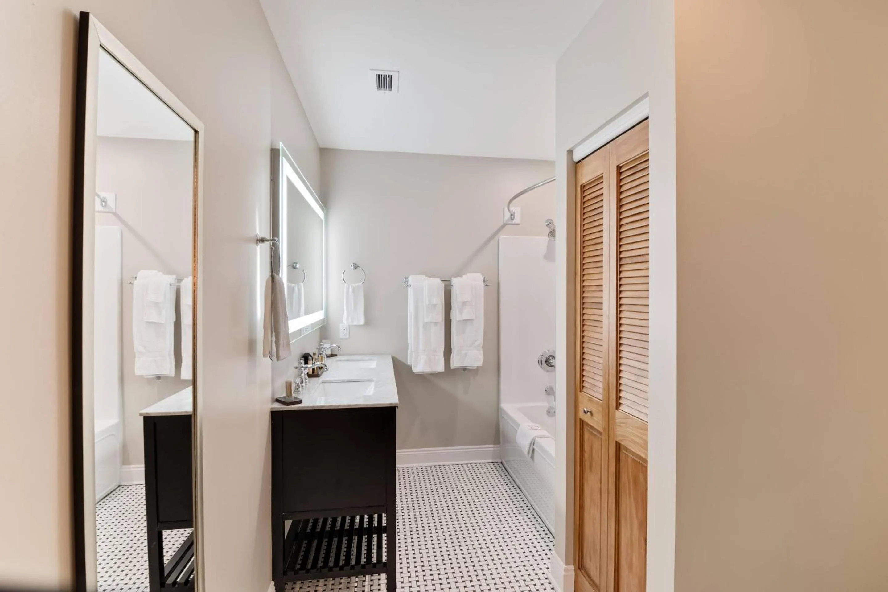 Bedroom in The Port Inn - Port St Joe, an Ascend Collection Hotel