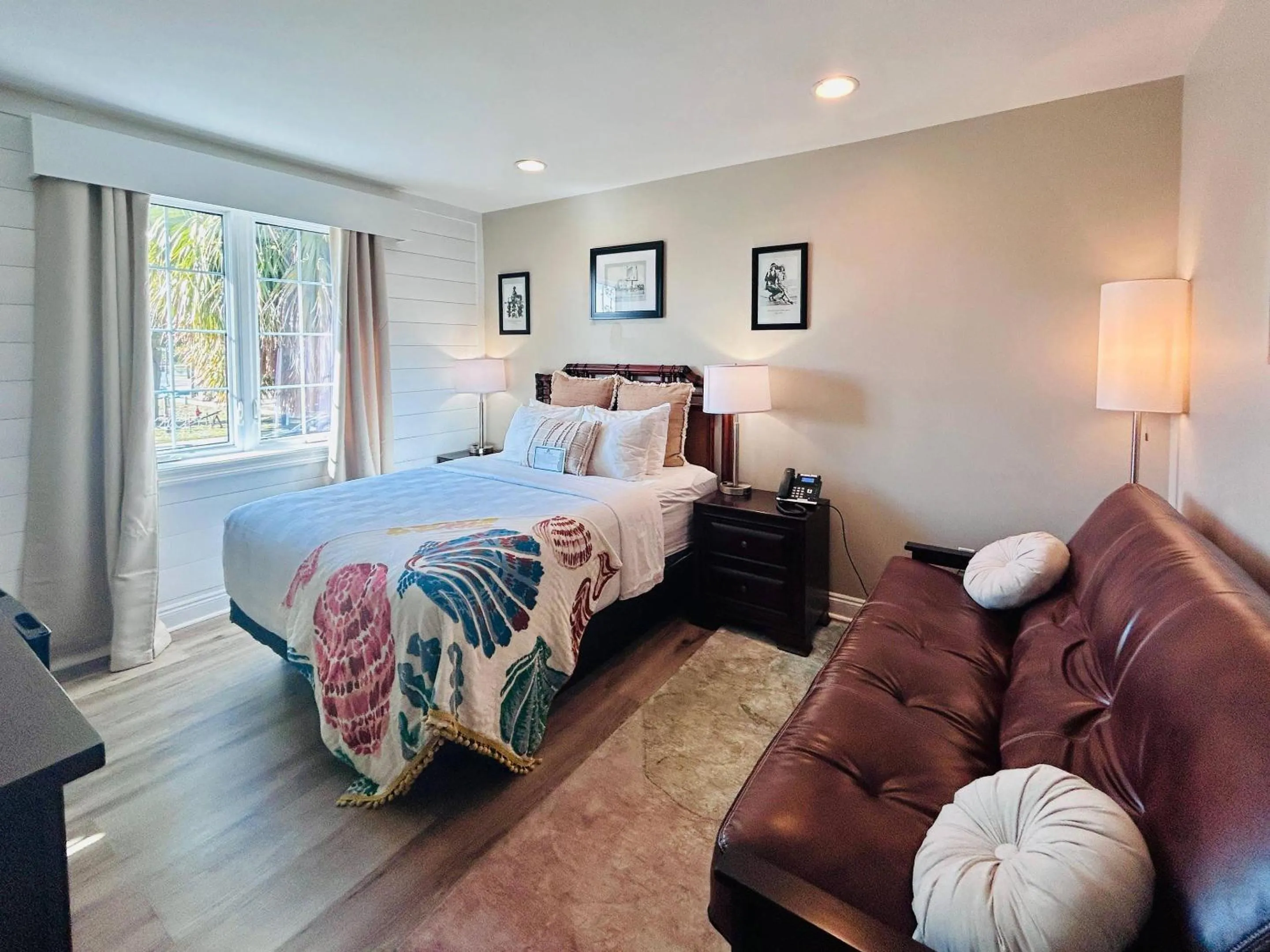 Bedroom, Bed in The Port Inn - Port St Joe, an Ascend Collection Hotel