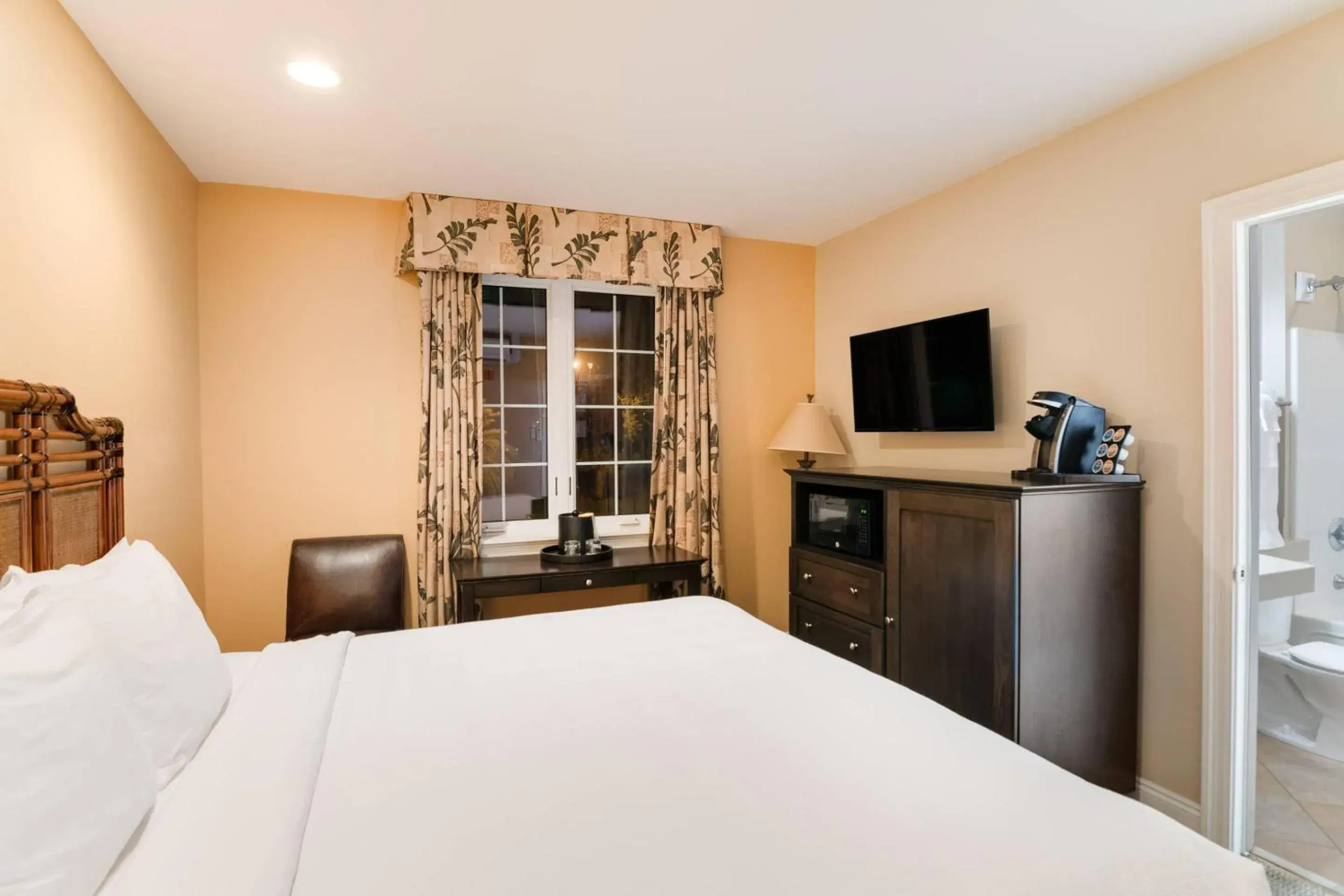 Bedroom, Bed in The Port Inn and Cottages, an Ascend Collection Hotel Bedroom, Bed in The Port Inn and Cottages, an Ascend Collection Hotel