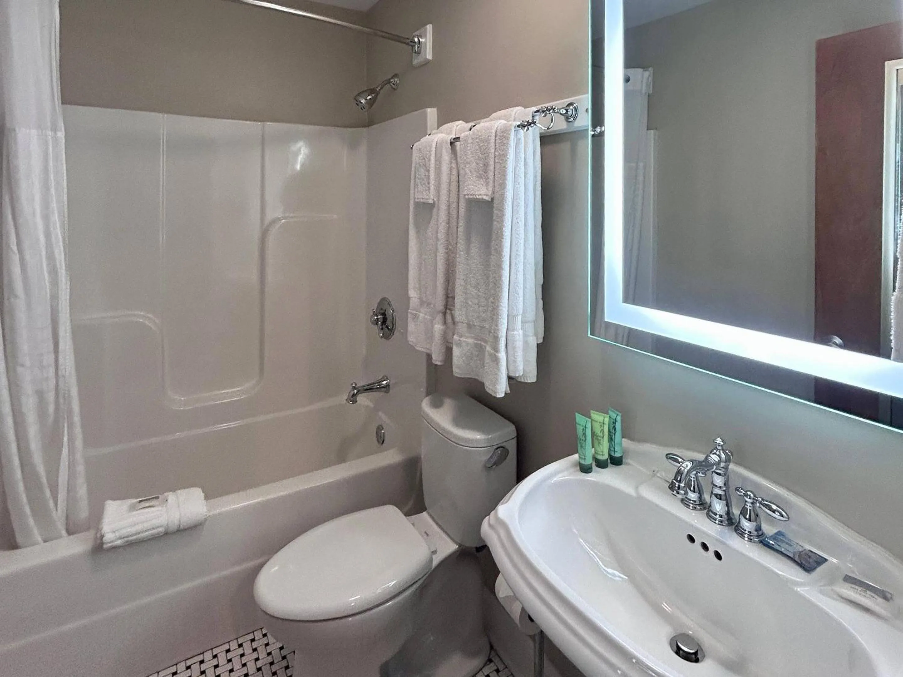 Bedroom in The Port Inn - Port St Joe, an Ascend Collection Hotel