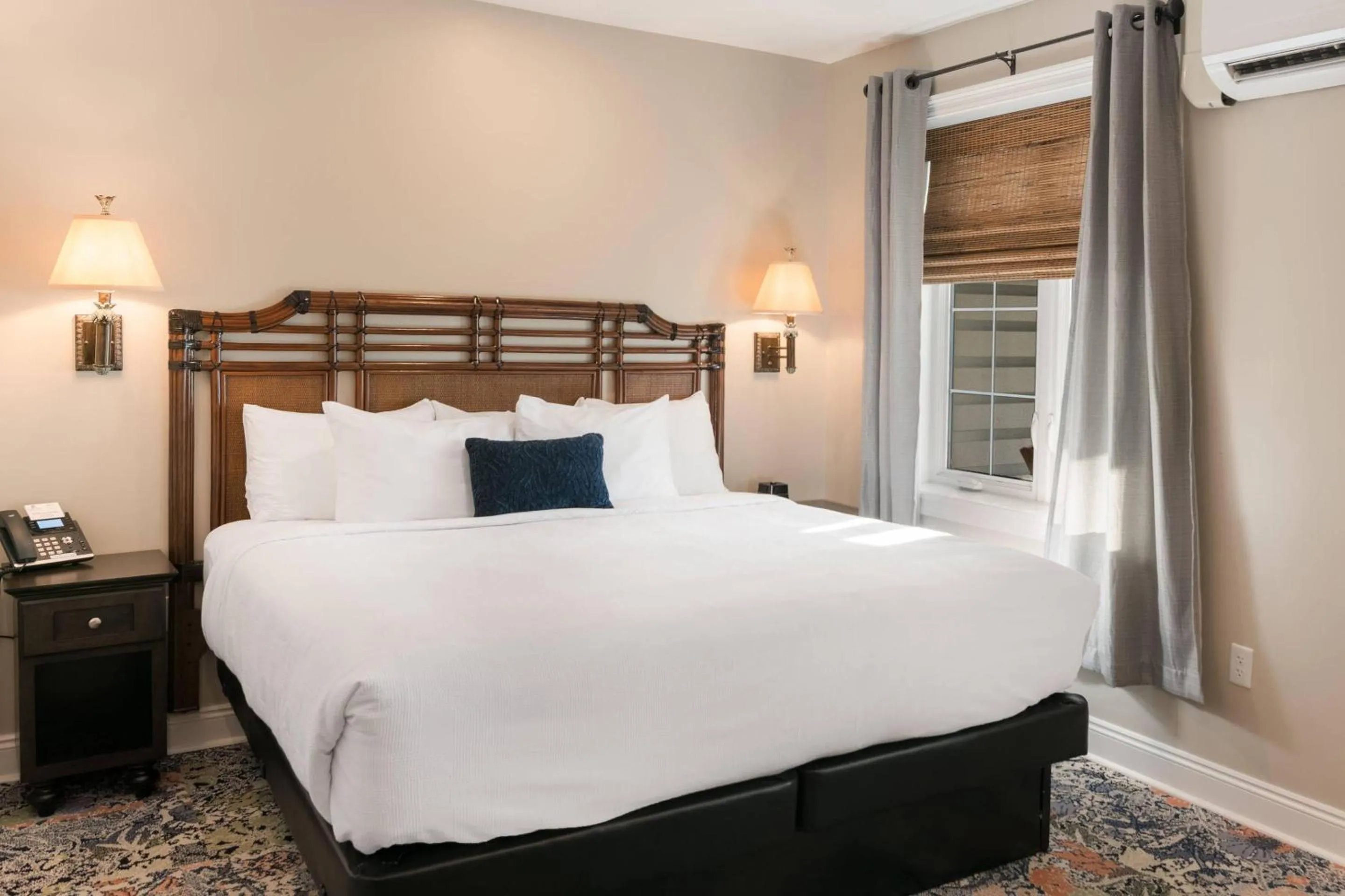 Bedroom, Bed in The Port Inn - Port St Joe, an Ascend Collection Hotel