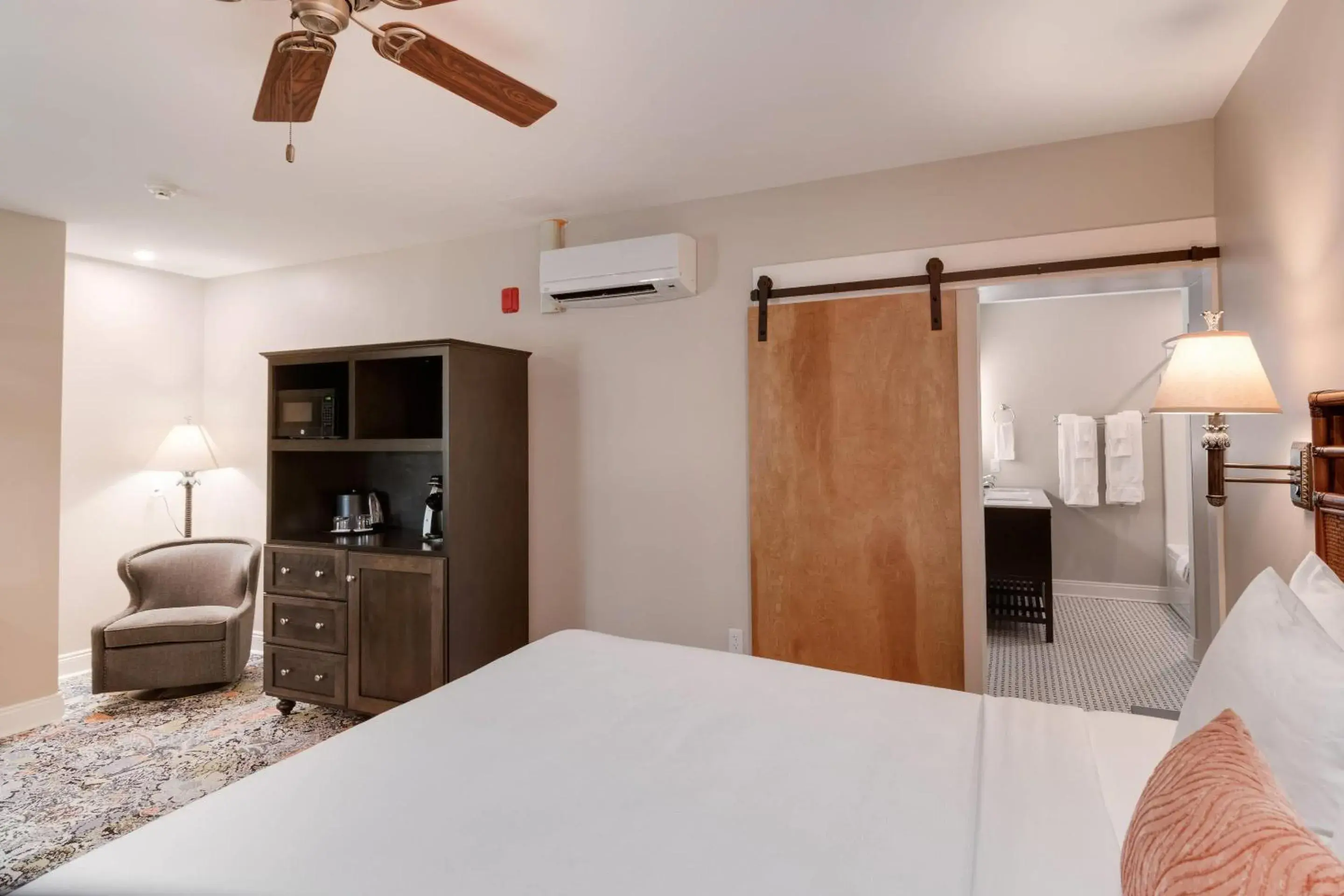 Bedroom, Bed in The Port Inn and Cottages, an Ascend Collection Hotel Bedroom, Bed in The Port Inn and Cottages, an Ascend Collection Hotel