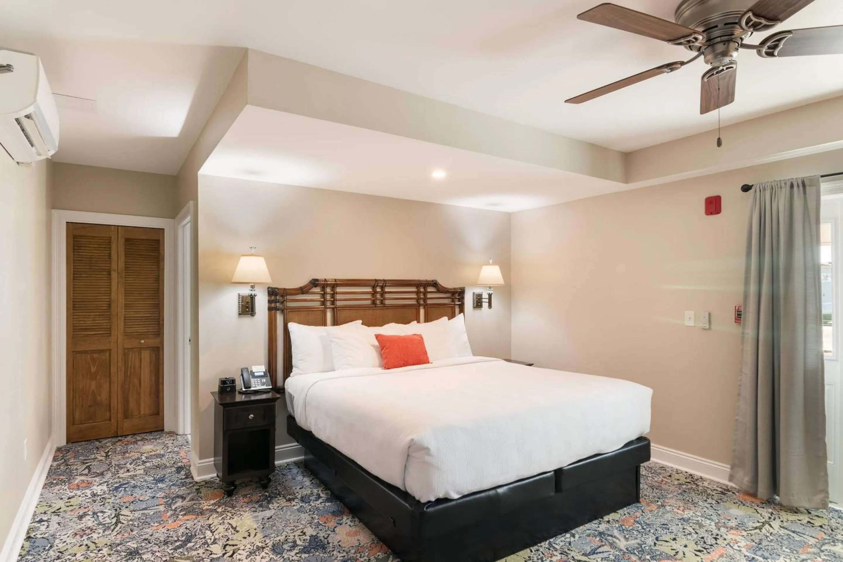 Bedroom, Bed in The Port Inn - Port St Joe, an Ascend Collection Hotel