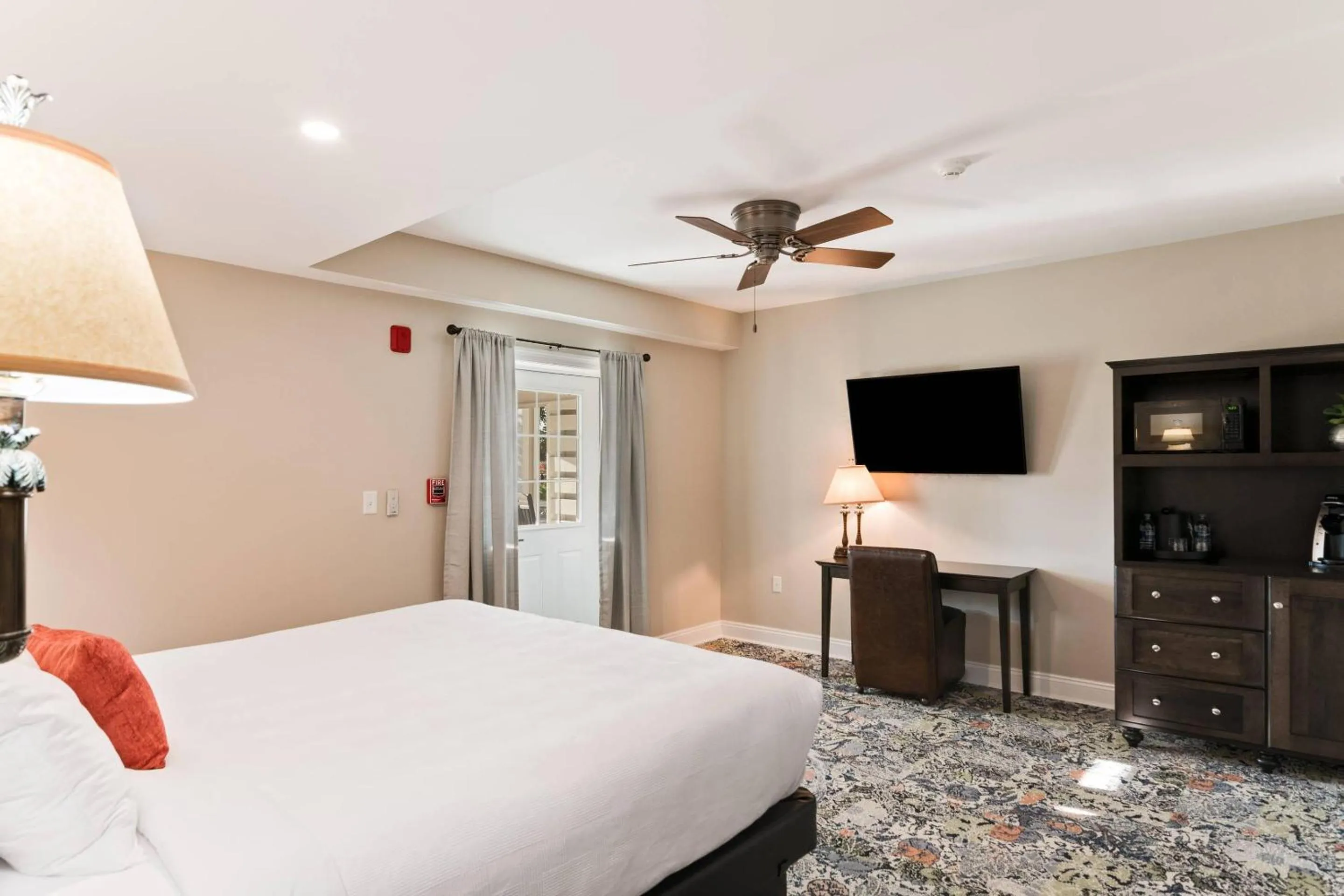 Bedroom, Bed in The Port Inn - Port St Joe, an Ascend Collection Hotel