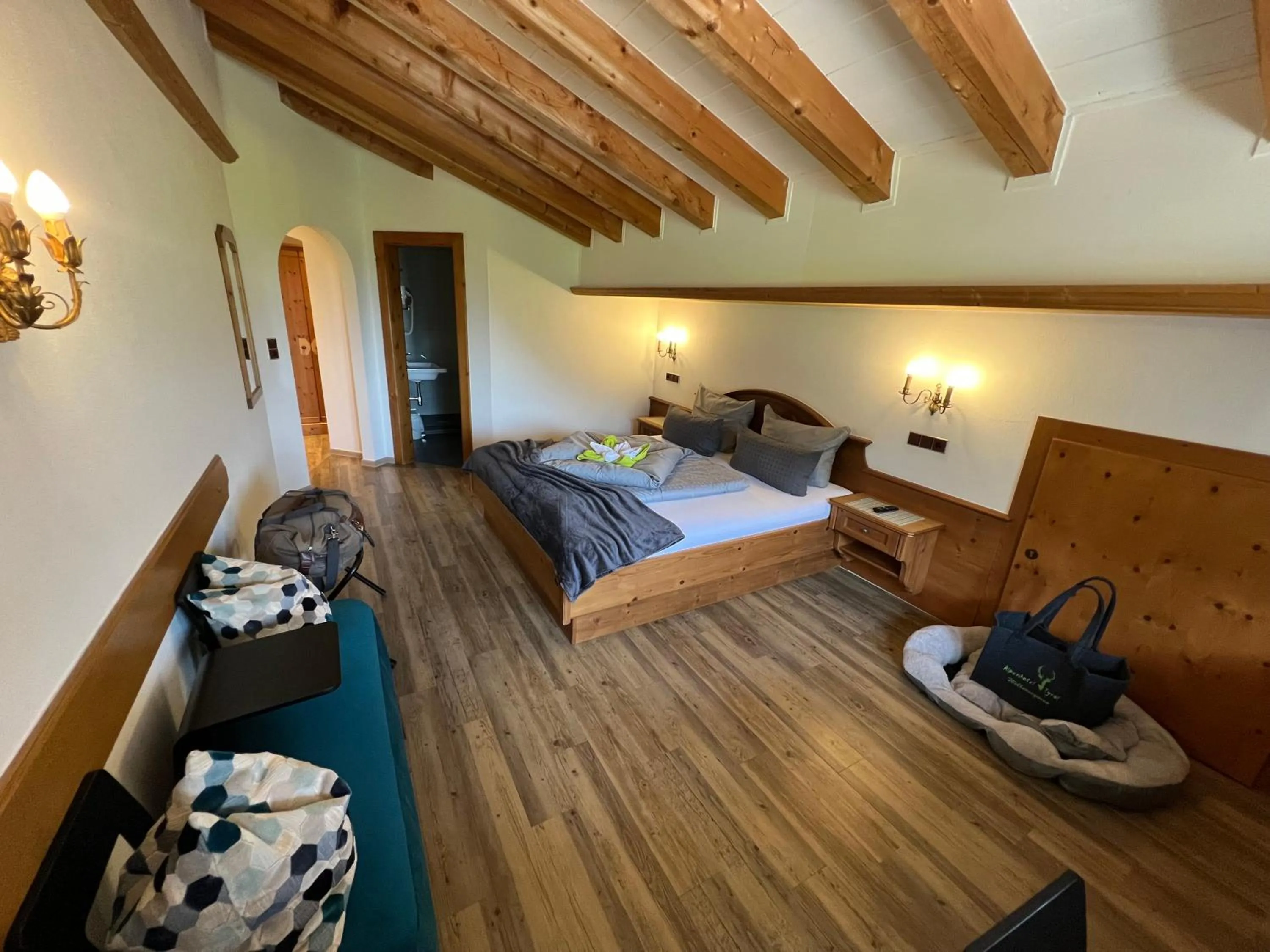 Bed in ALPENHOTEL TYROL - B&B - ADULTS ONLY - Alpines Lifestylehotel