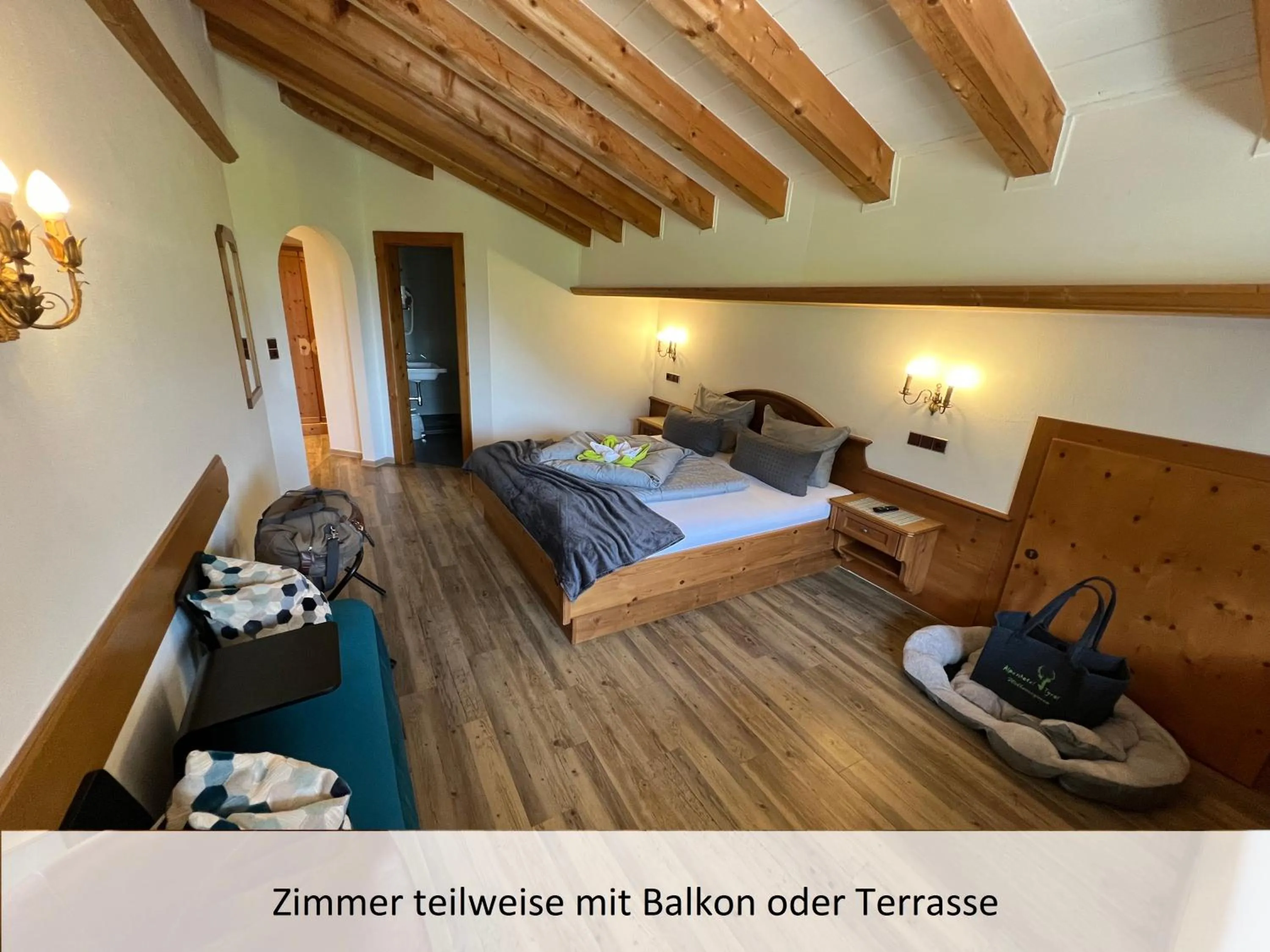Photo of the whole room, Bed in ALPENHOTEL TYROL - B&B - ADULTS ONLY - Alpines Lifestylehotel