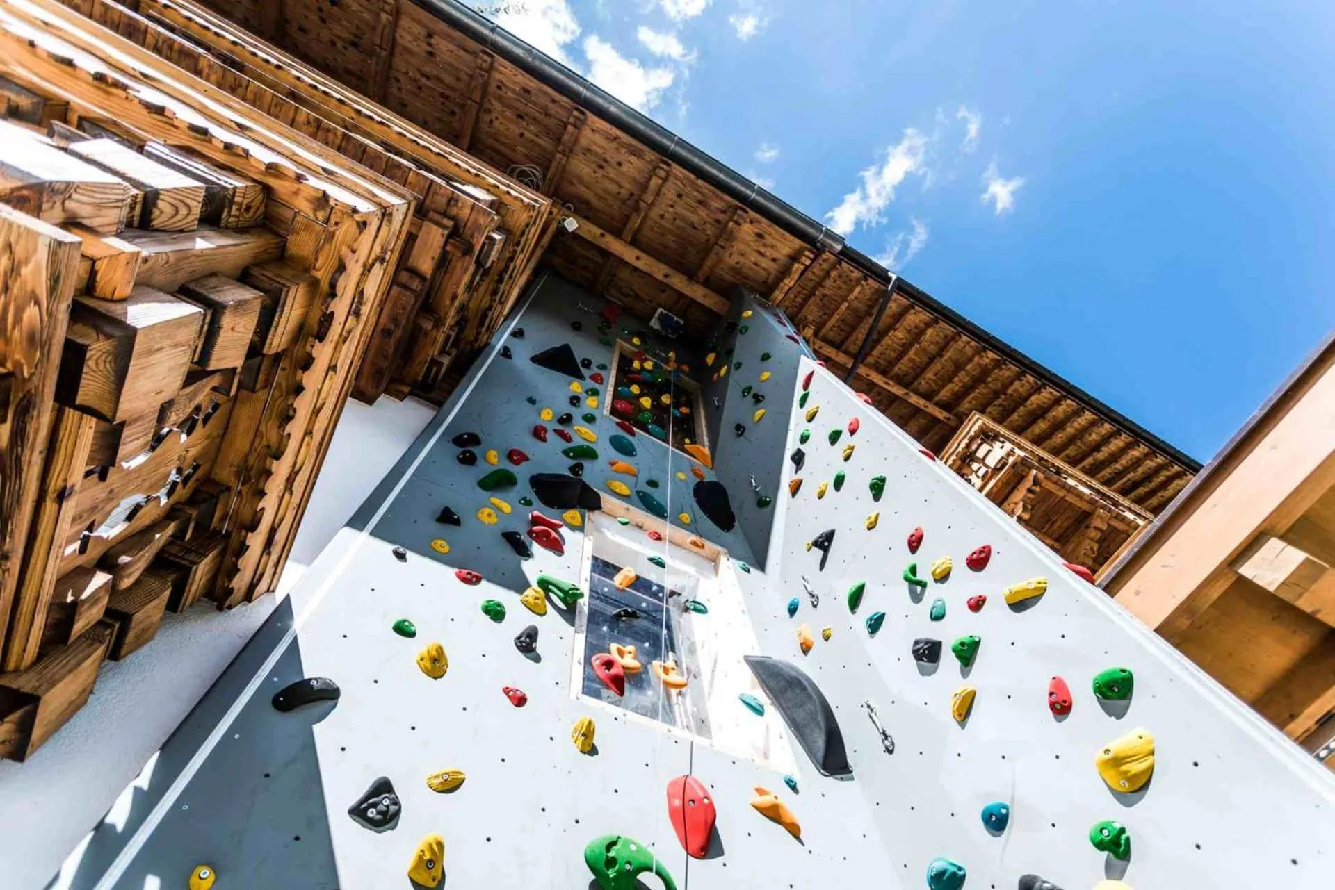 Property building in ALPENHOTEL TYROL - B&B - ADULTS ONLY - Alpines Lifestylehotel