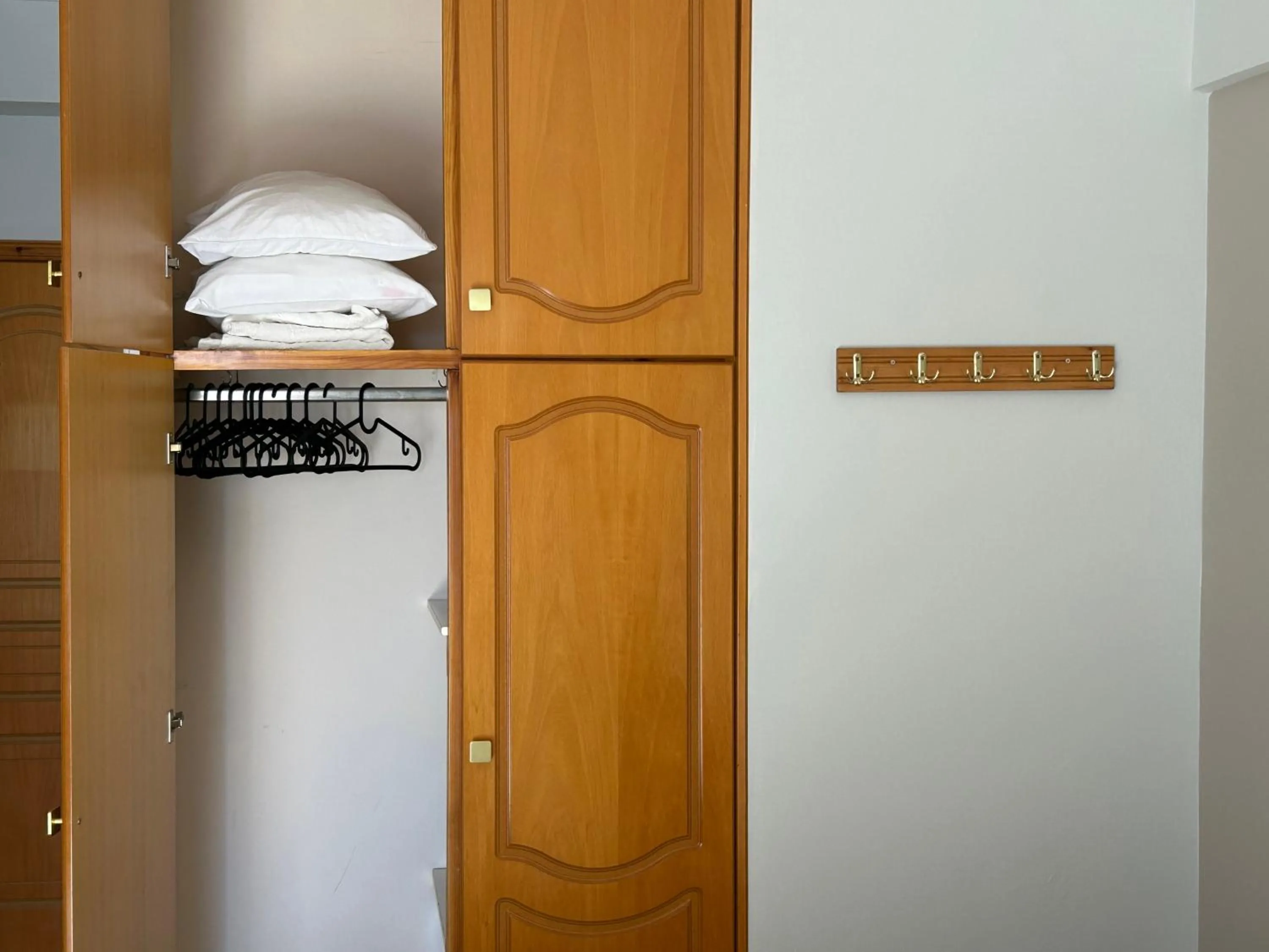 wardrobe in Brati II Beach Hotel