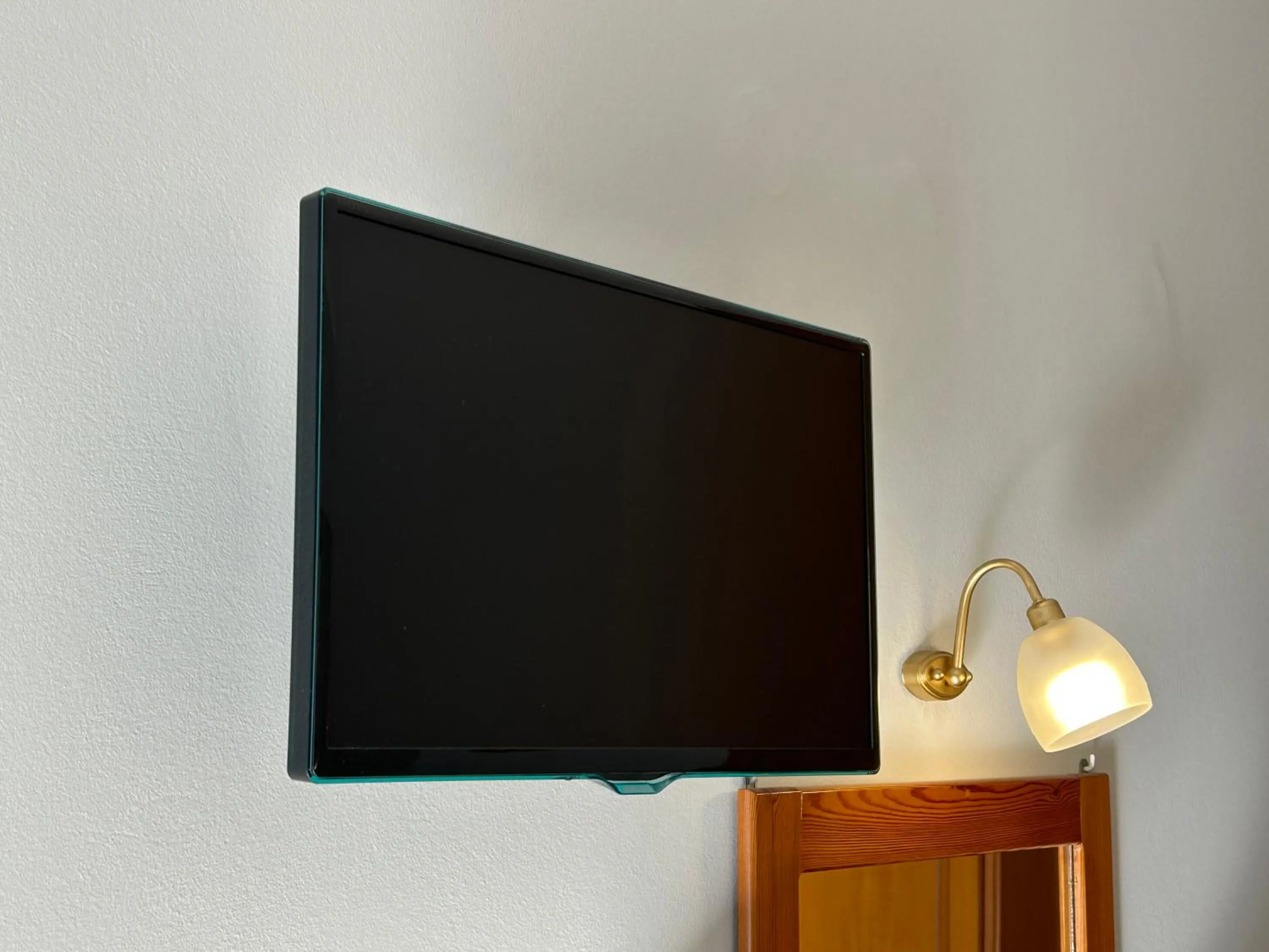Communal lounge/ TV room in Brati II Beach Hotel