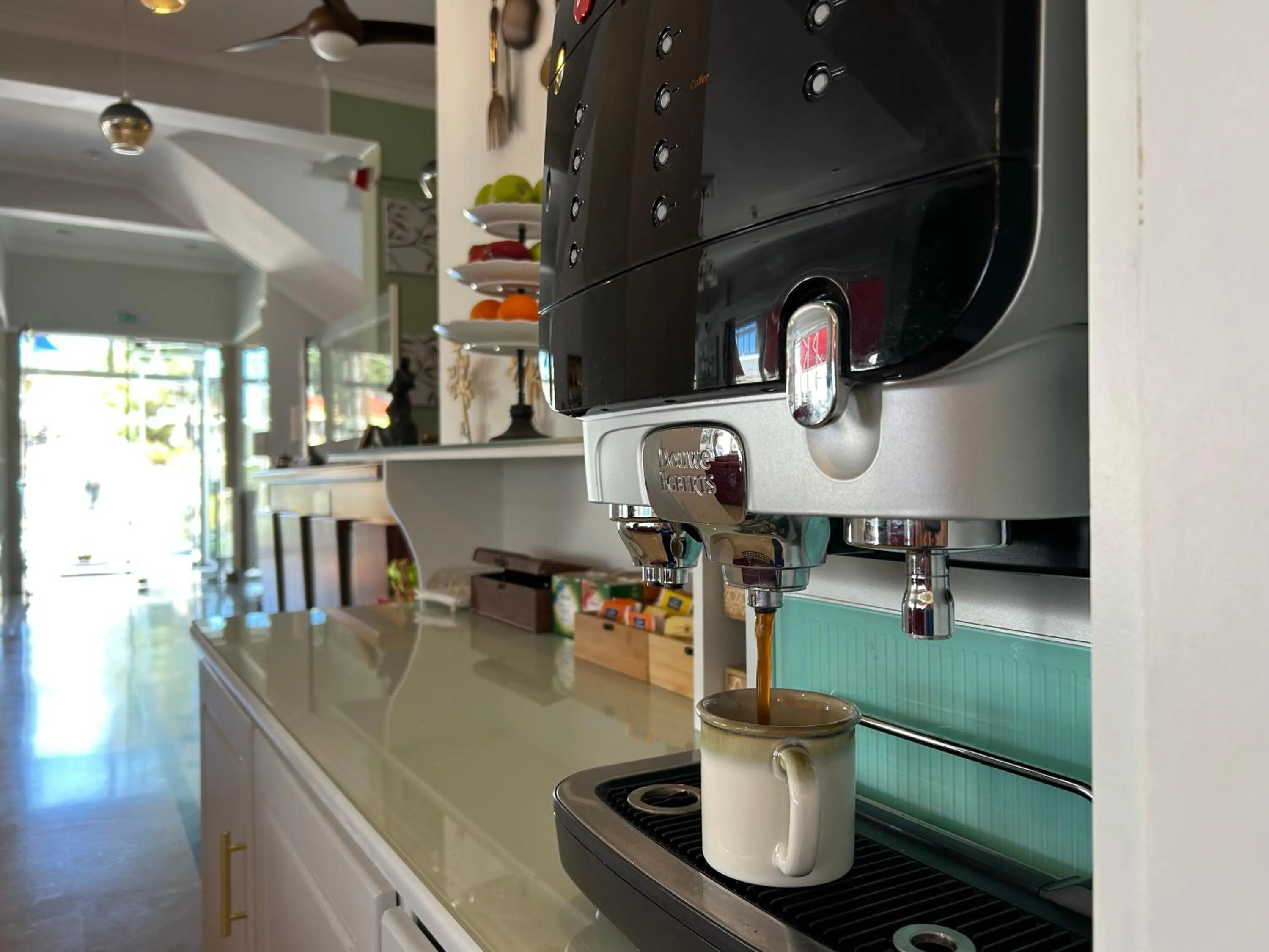 Coffee/tea facilities in Brati II Beach Hotel