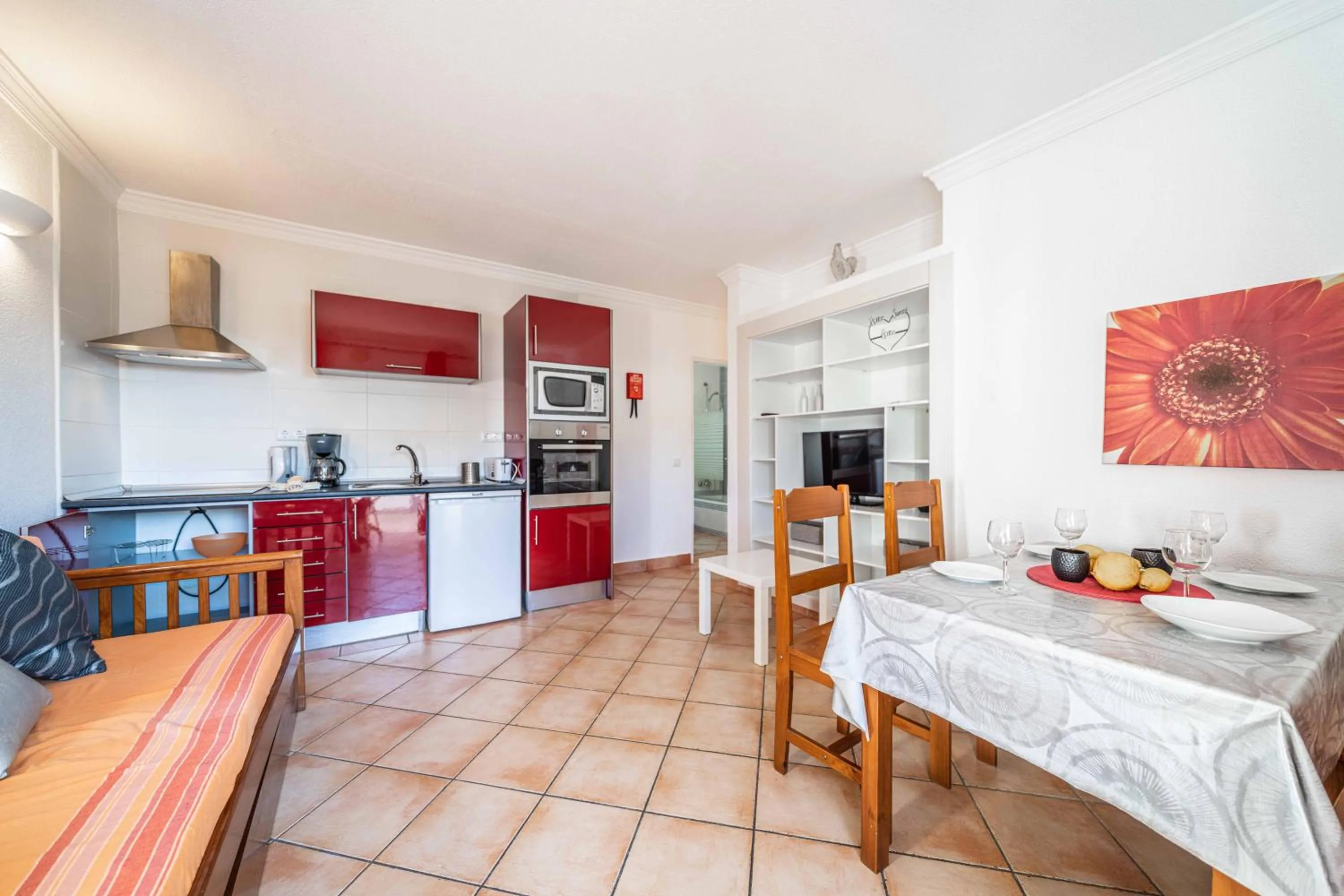 Kitchen or kitchenette in Apartamentos Solar do Sol
