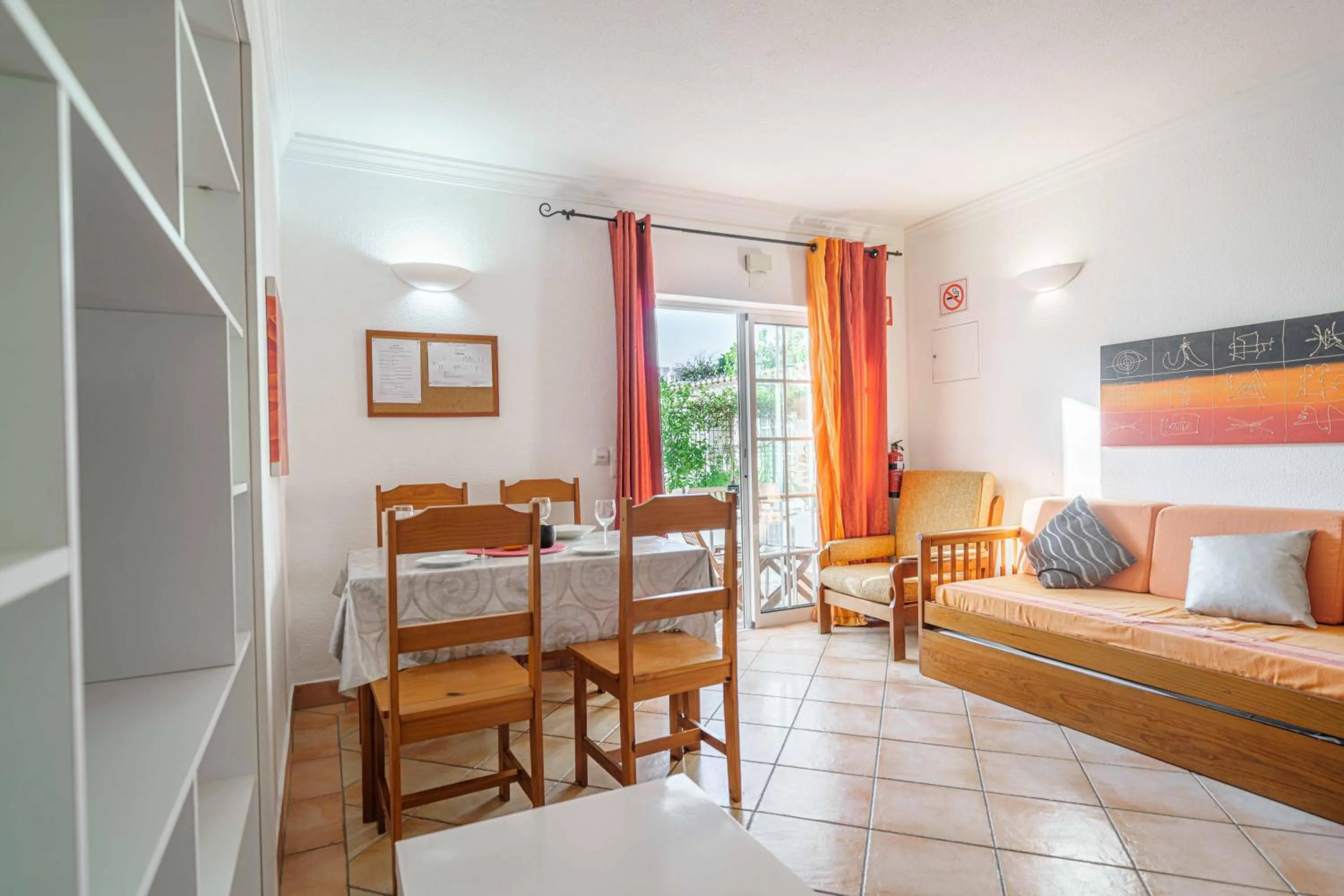 Kitchen or kitchenette, Bed in Apartamentos Solar do Sol