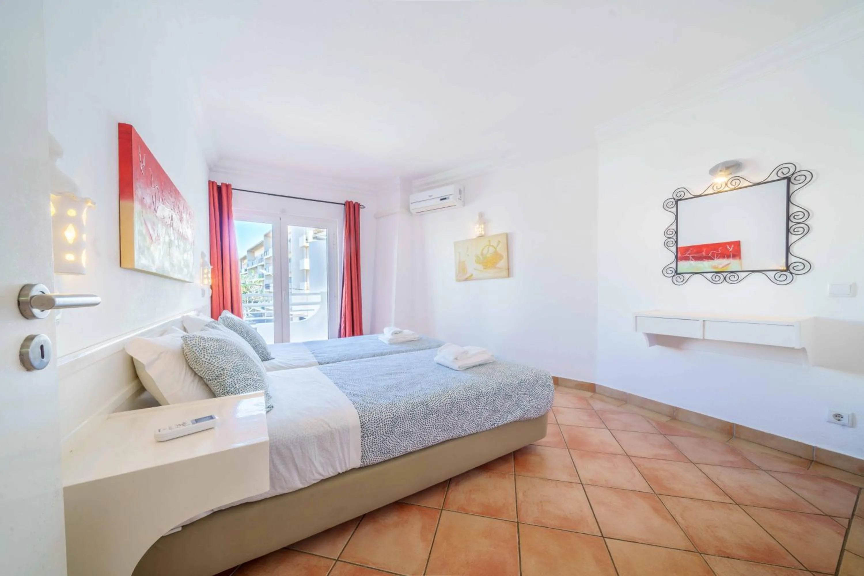 Decorative detail, Bed in Apartamentos Solar do Sol