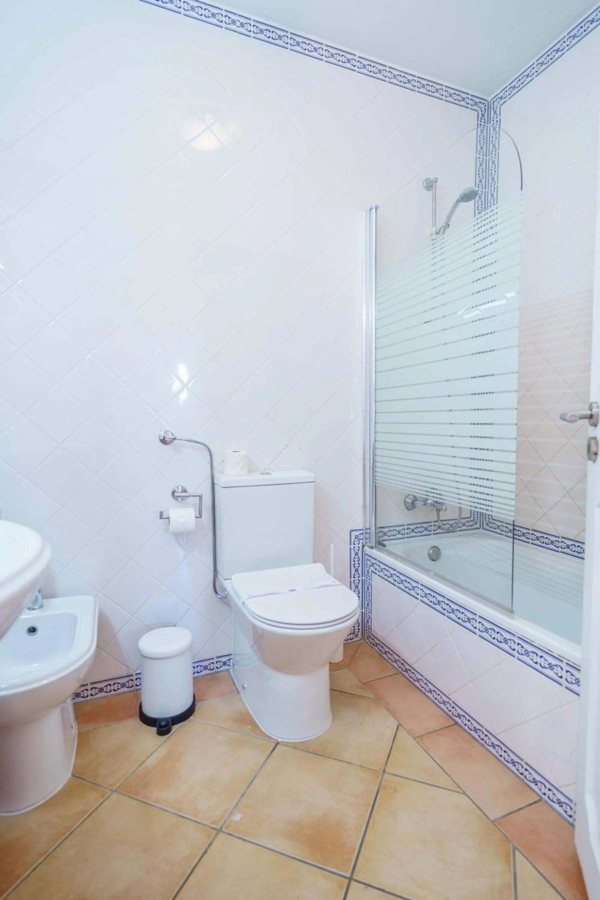 Bath in Apartamentos Solar do Sol