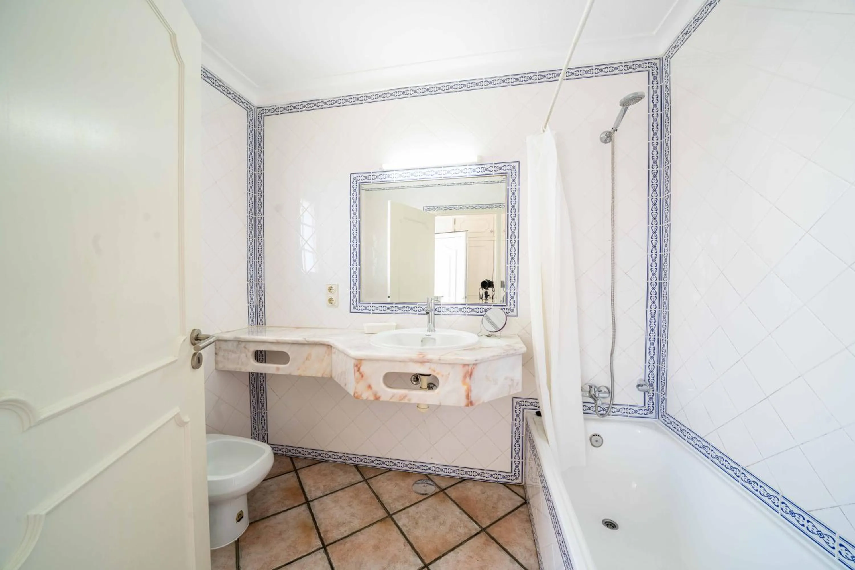 Bathroom in Apartamentos Solar do Sol