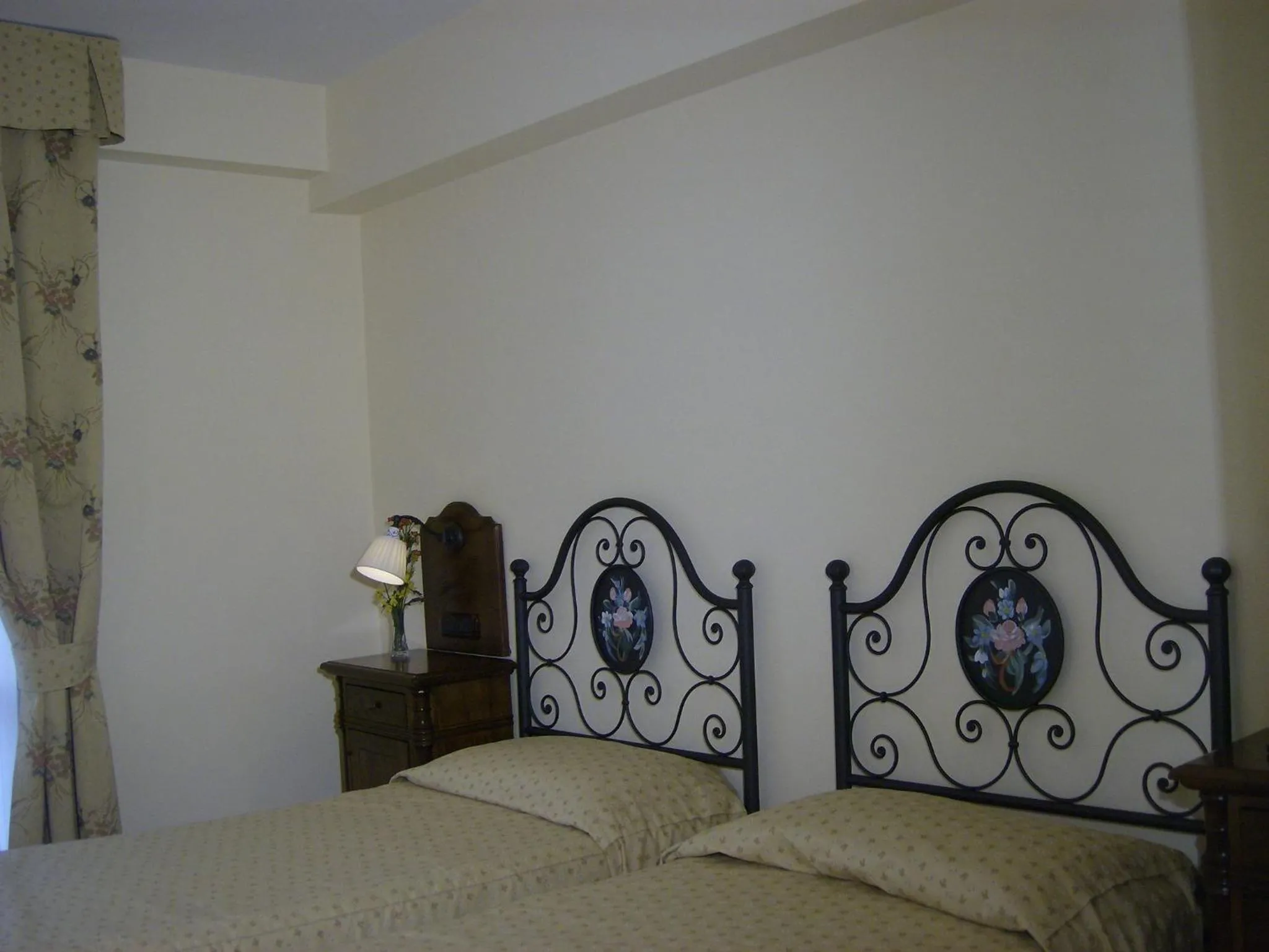 Decorative detail, Bed in La Locanda di Castromediano - Al Becco della Civetta