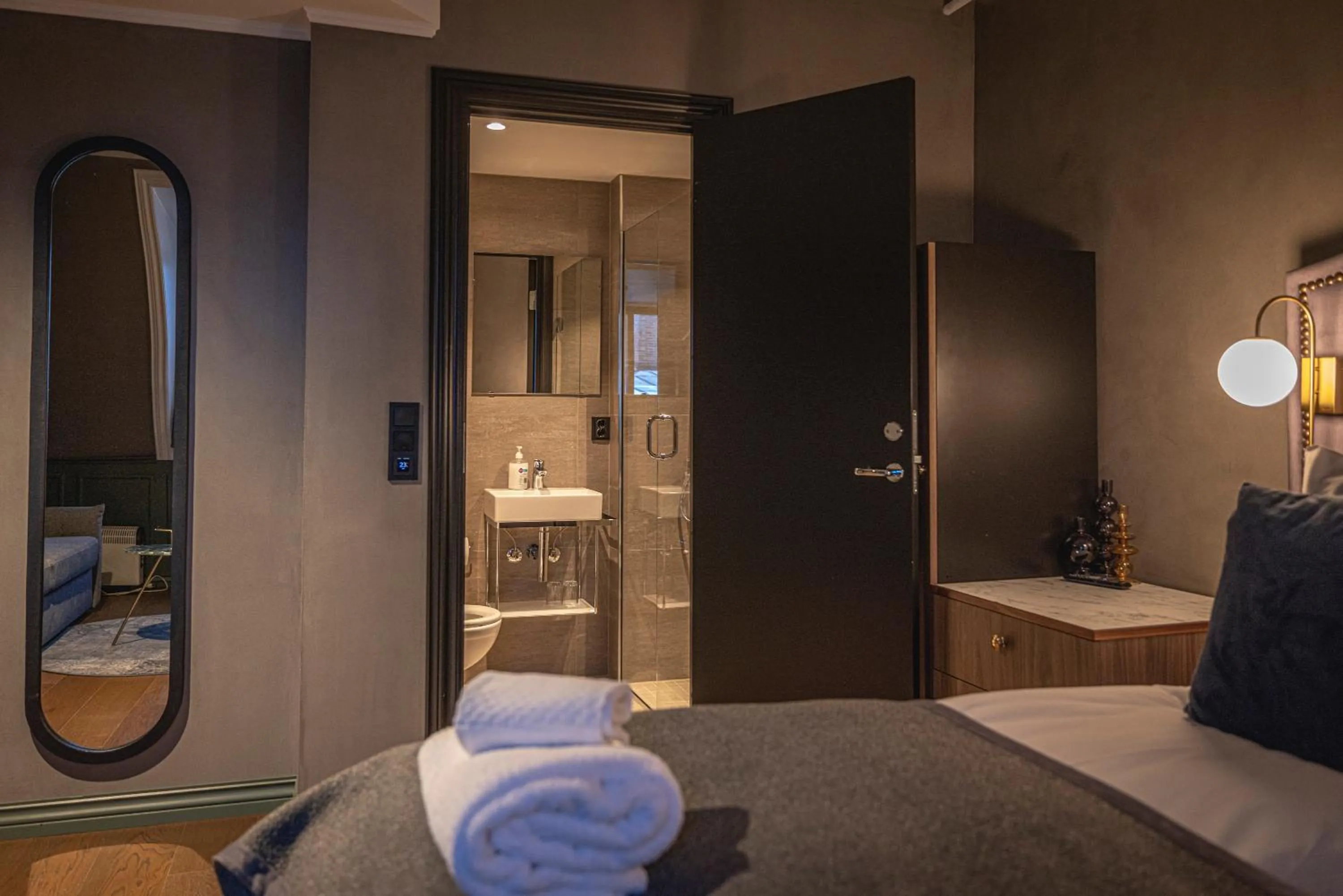 Bathroom, Bed in Hotel Fredrikstad