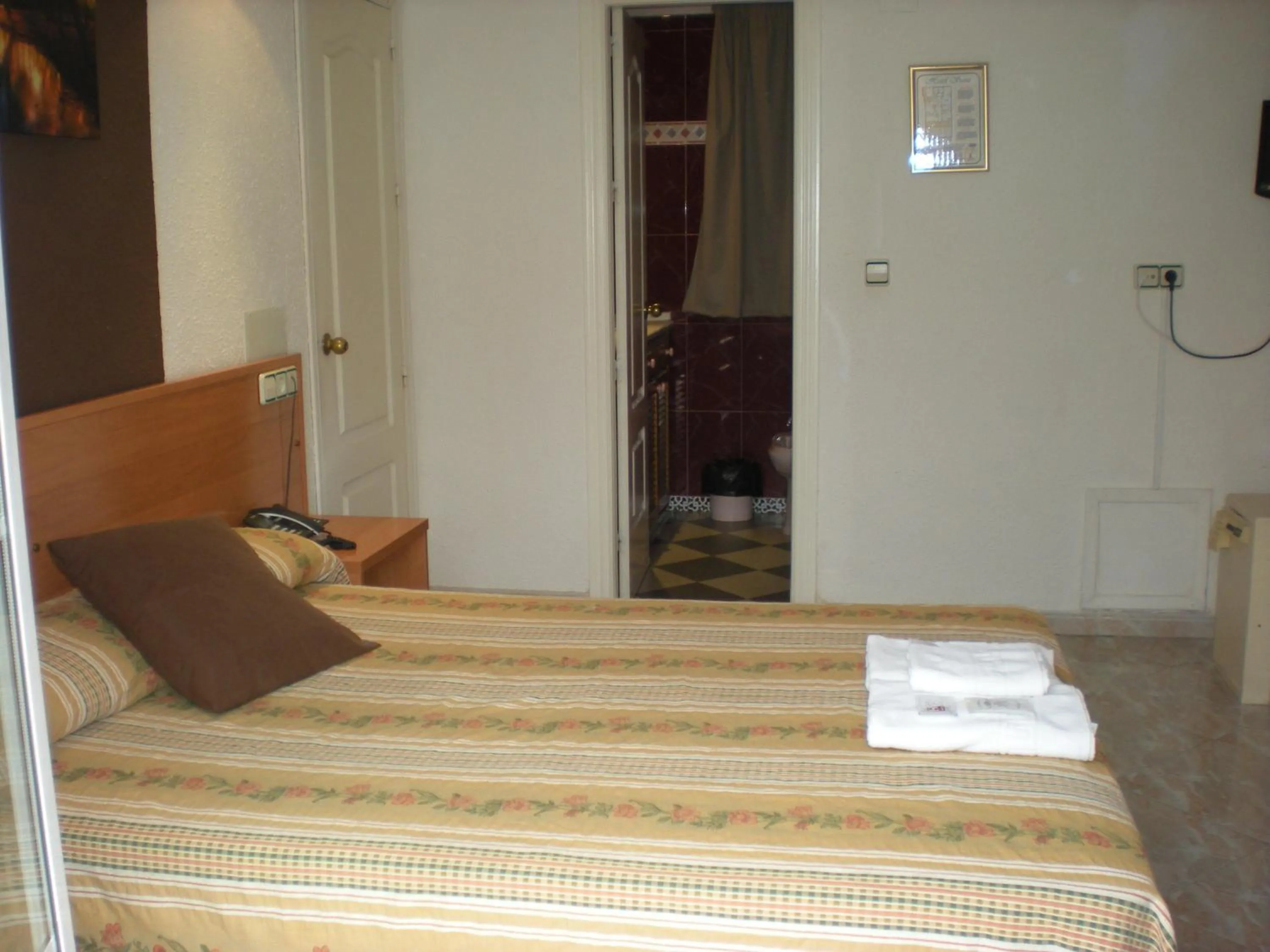 Photo of the whole room, Bed in Hotel New Sanz