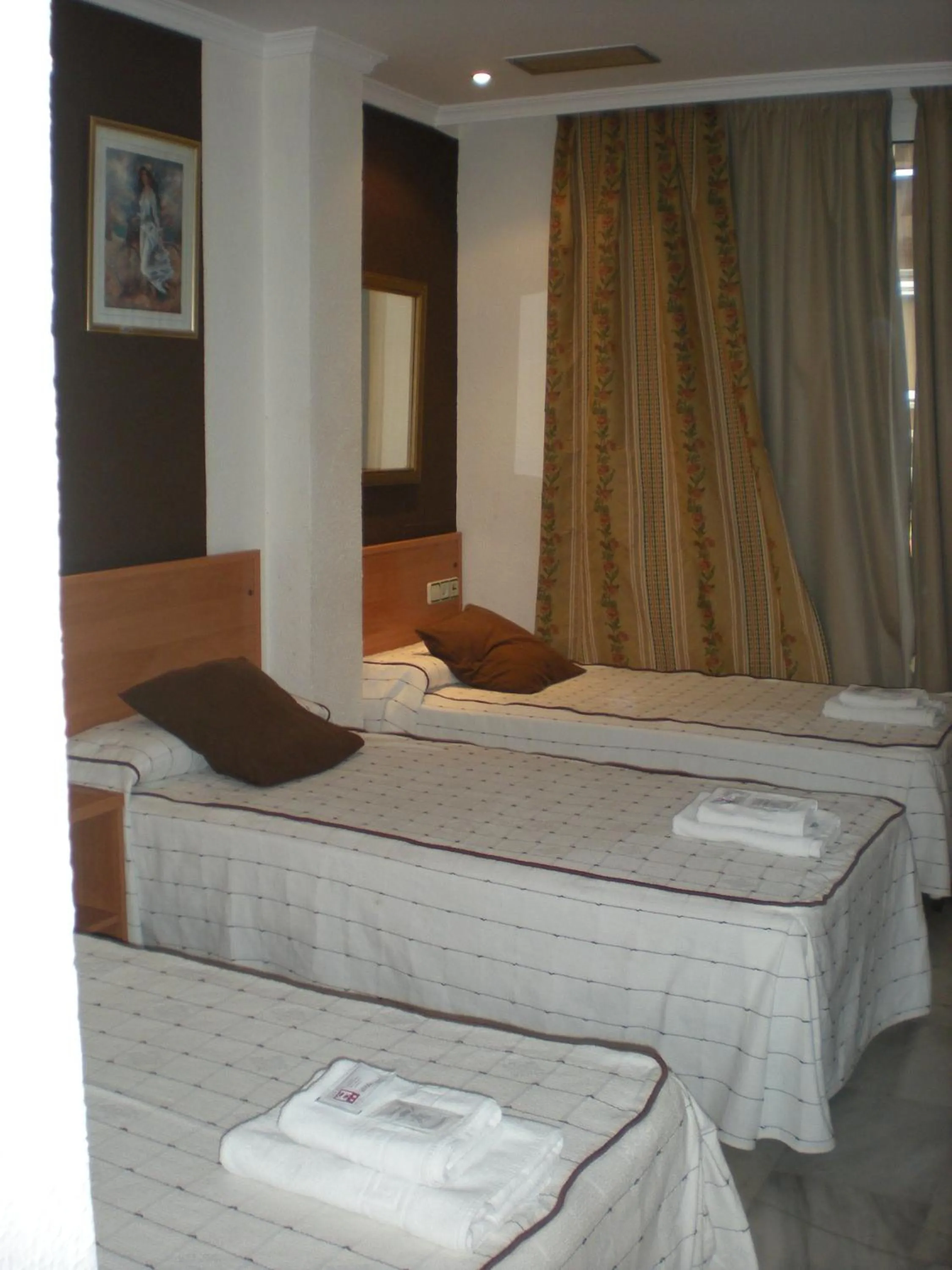 Photo of the whole room, Bed in Hotel New Sanz