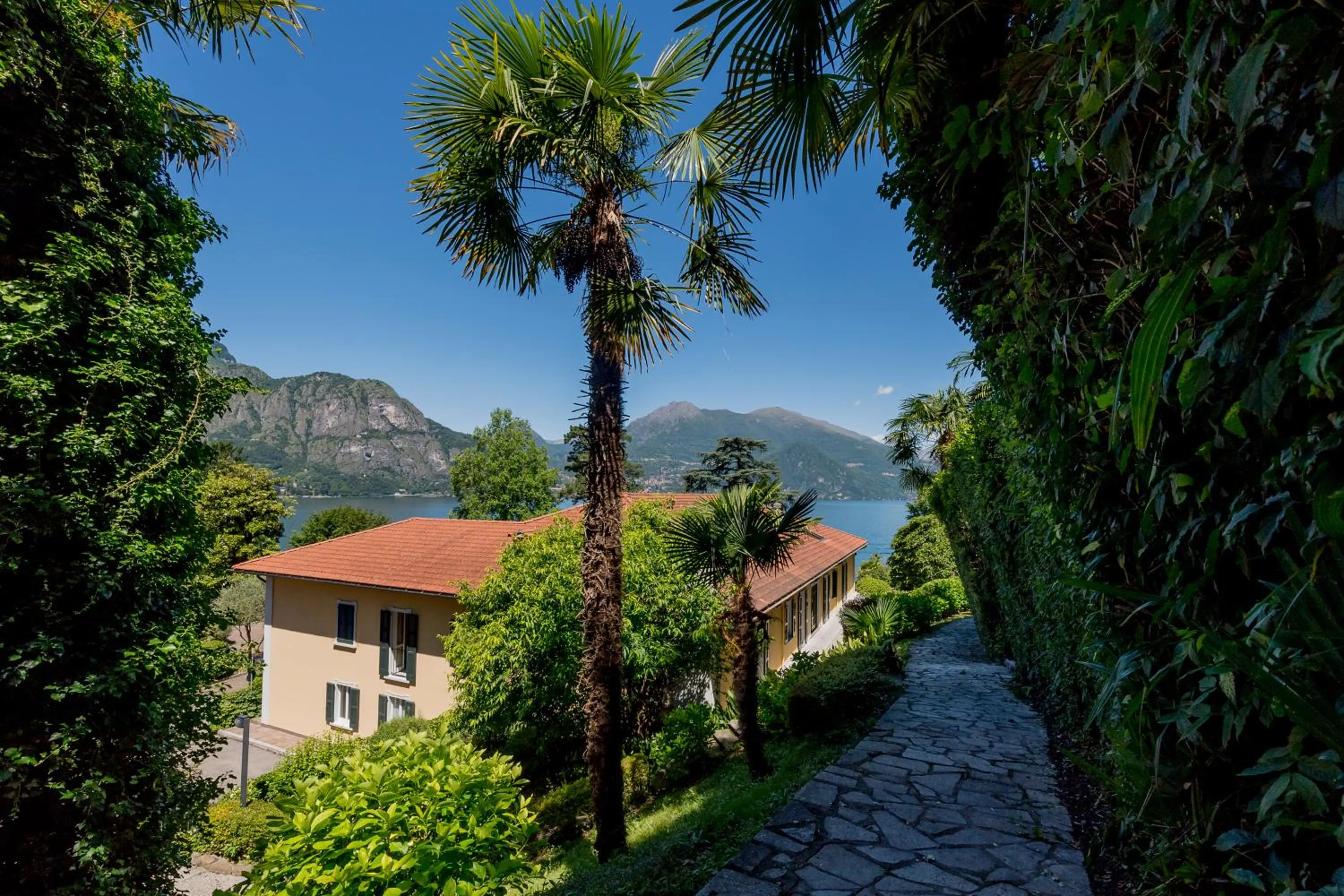 Residence L'Ulivo - Apartments in the city Center, with Fitness, Squash & Private Parking