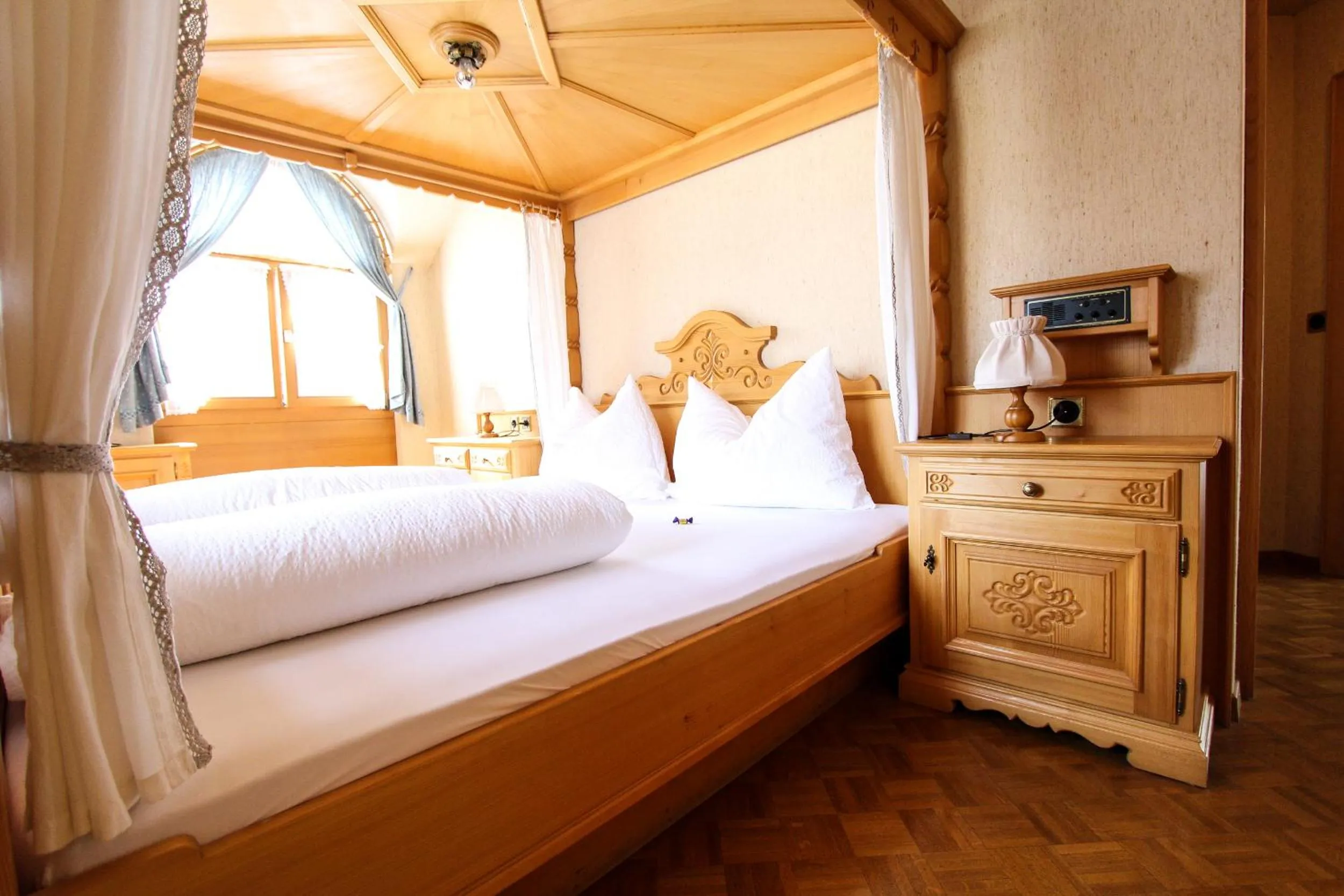 Bedroom, Bed in Schweizerhof