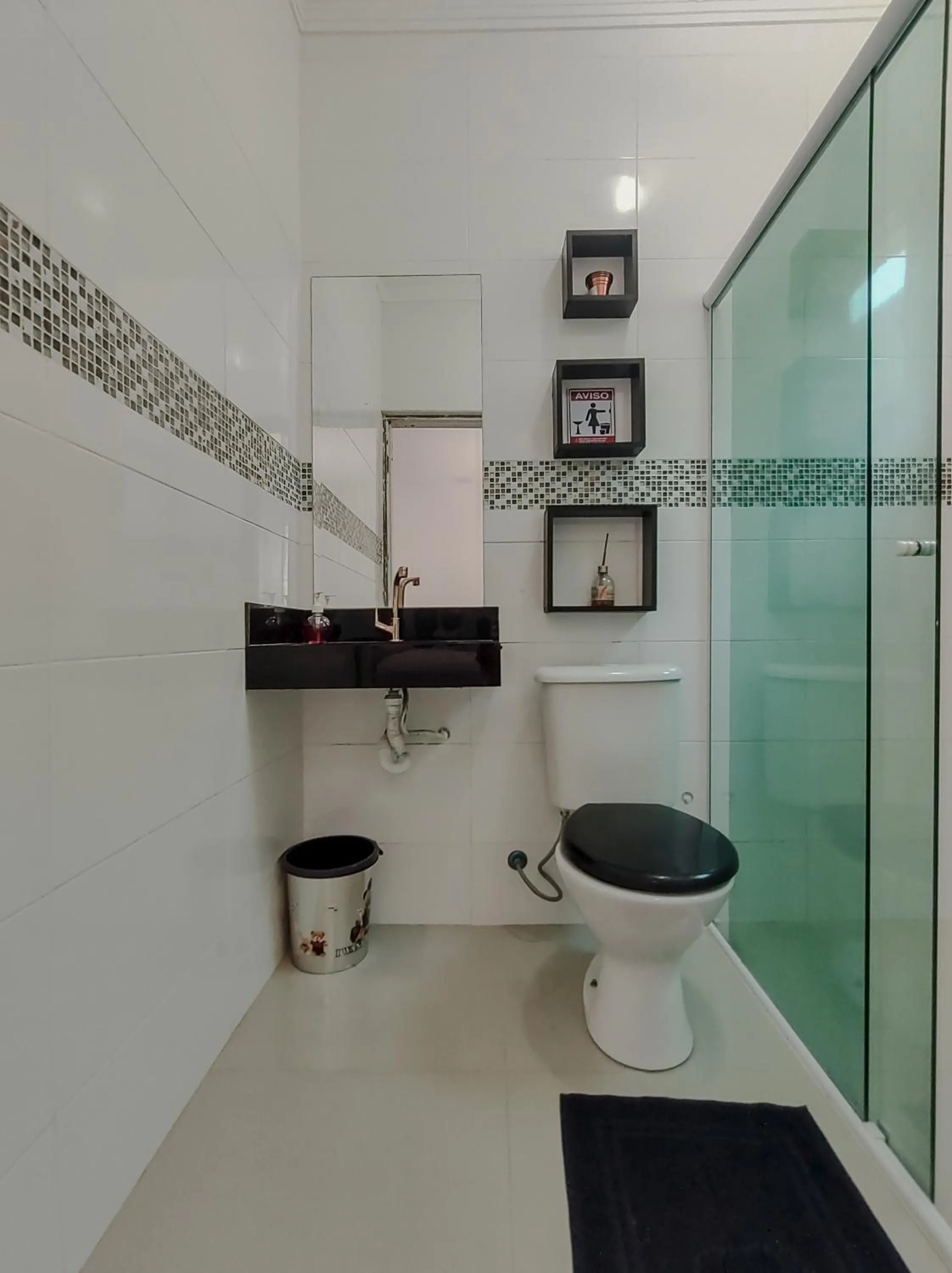 Bathroom in Casa Praia do Pernambuco Guarujá temporada guaruja