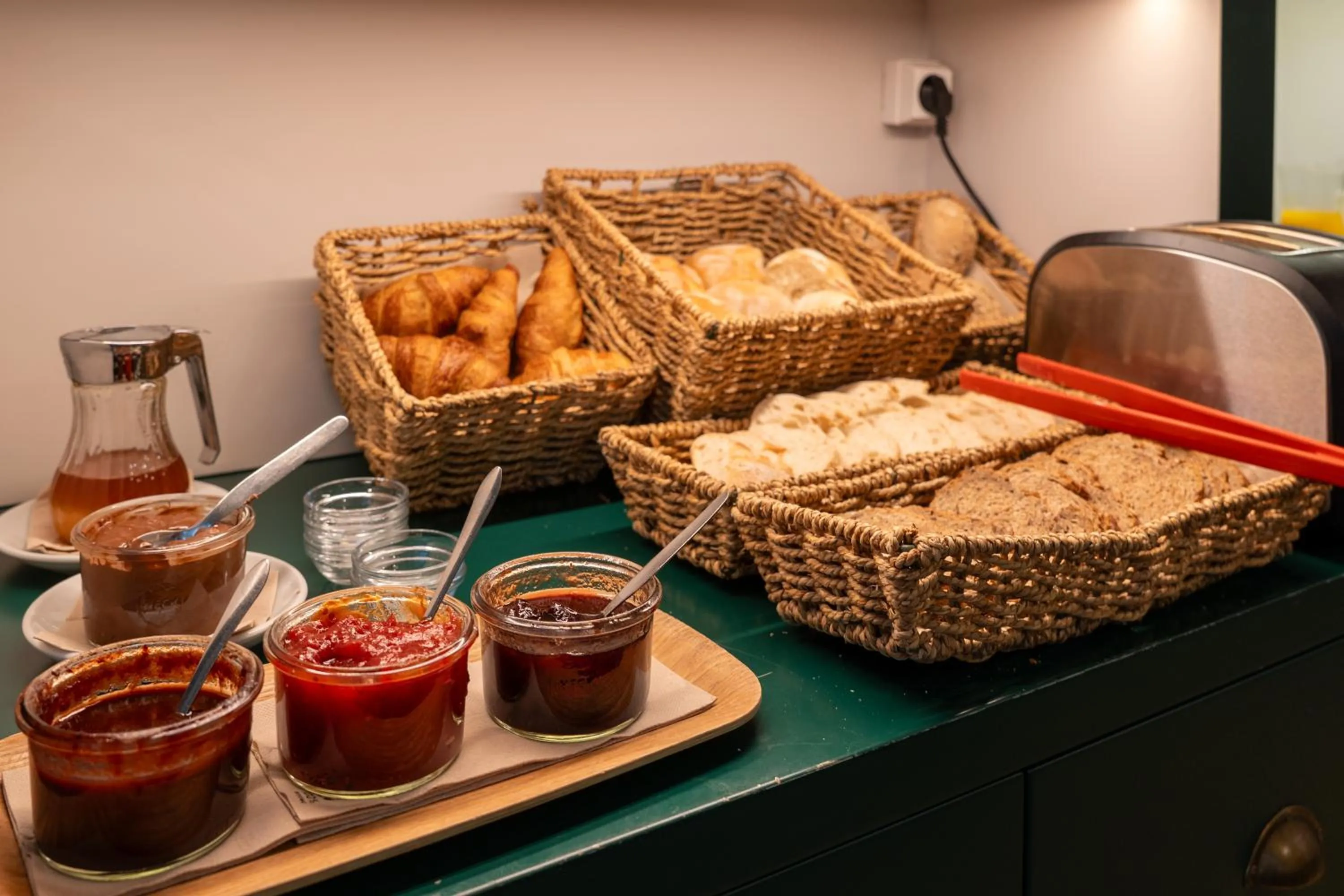 Food and drinks in Casa do Bairro by Shiadu