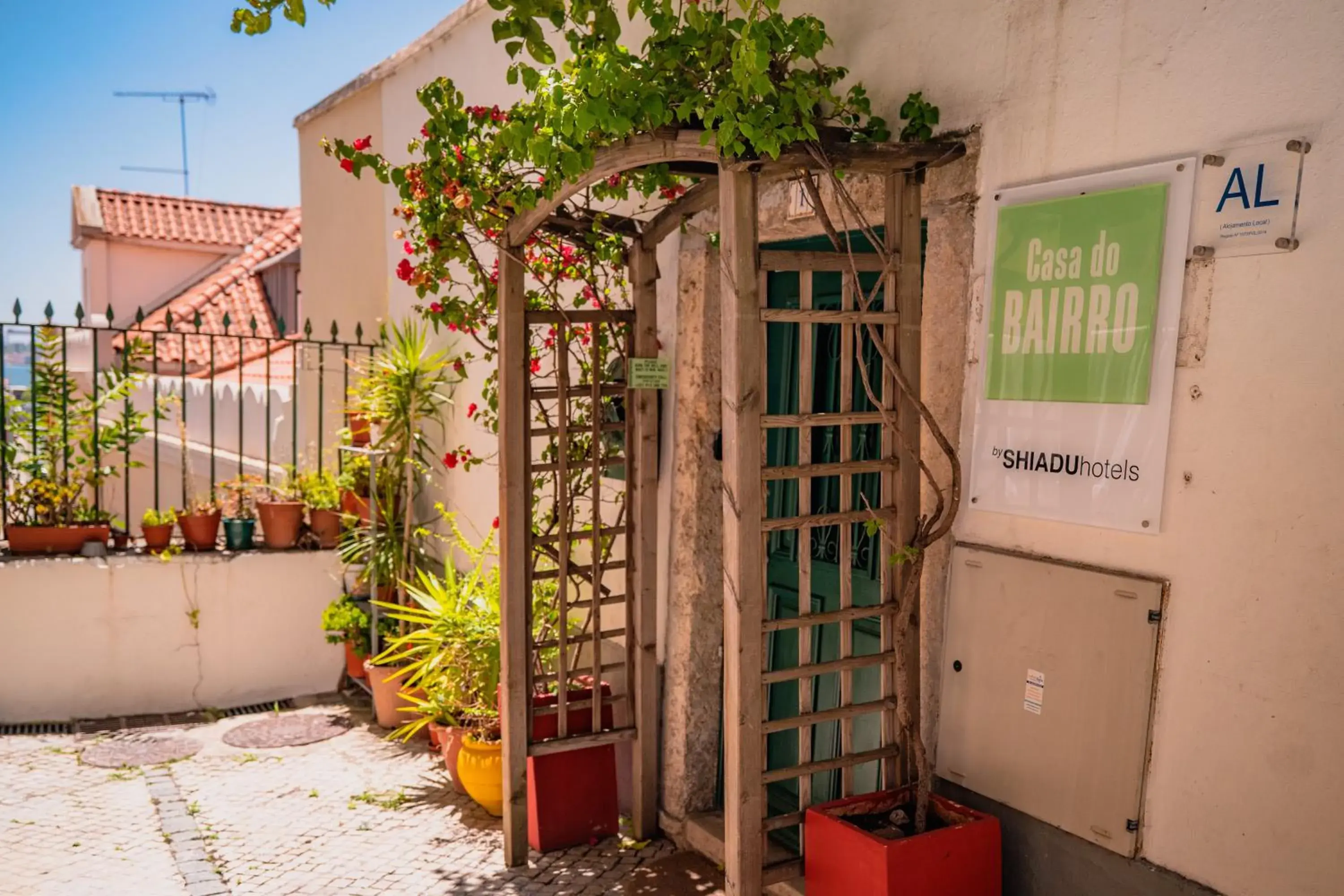 Property building in Casa do Bairro by Shiadu Property building in Casa do Bairro by Shiadu