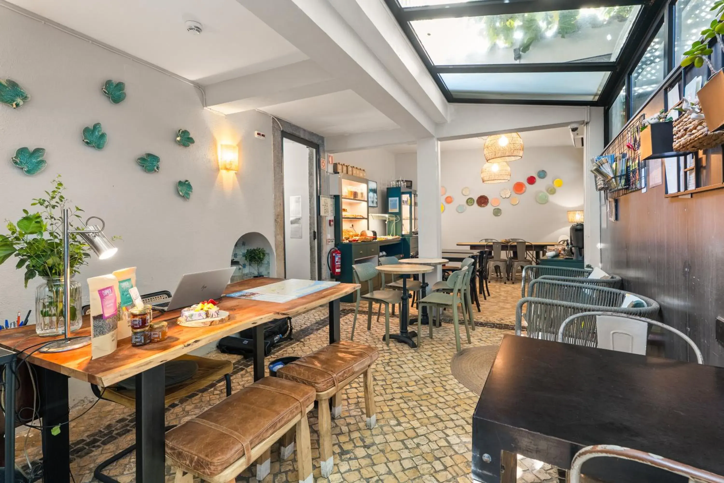 Living room in Casa do Bairro by Shiadu Living room in Casa do Bairro by Shiadu