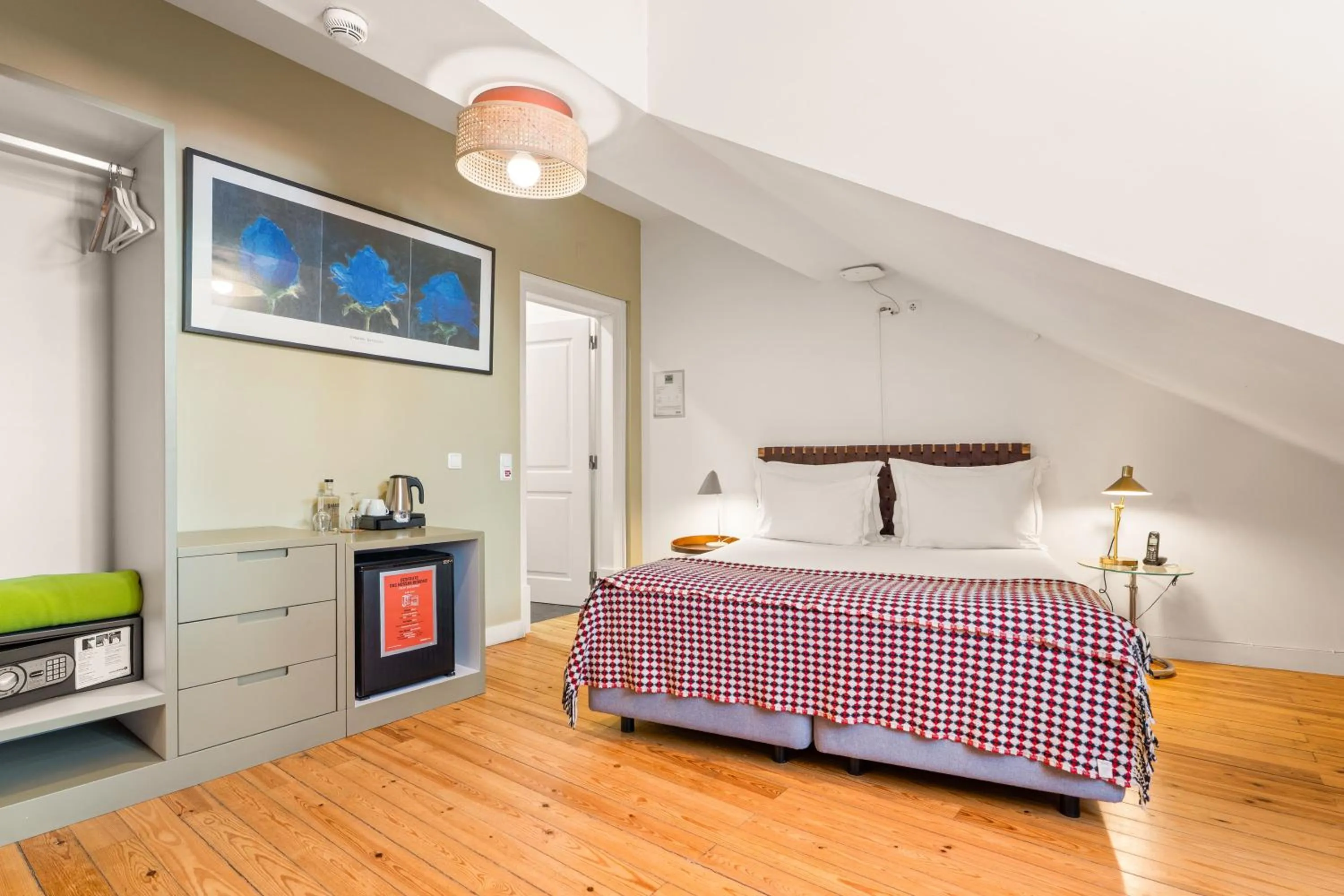 Bedroom, Bed in Casa do Bairro by Shiadu