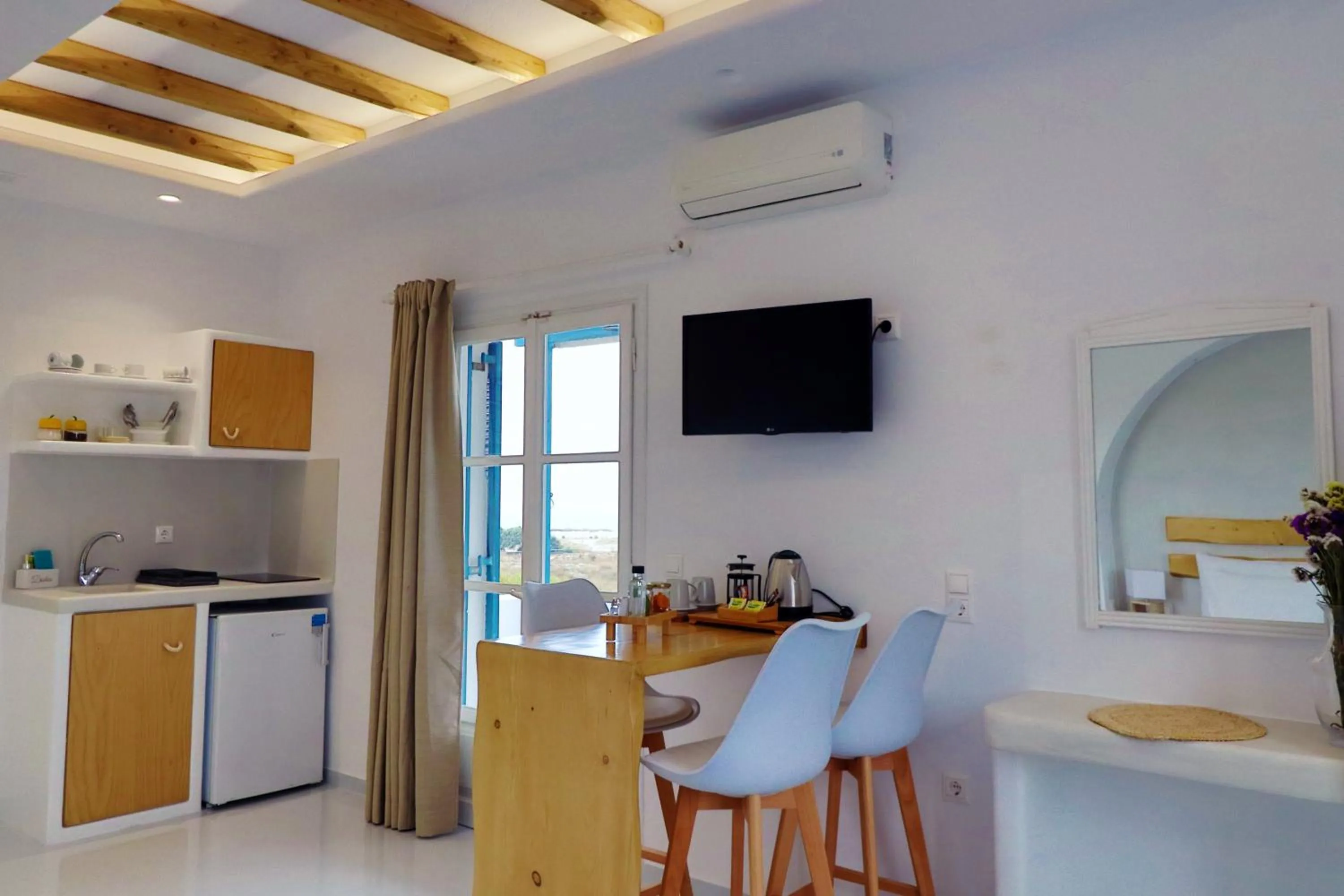 Kitchen or kitchenette in Coralli Beach Apartments