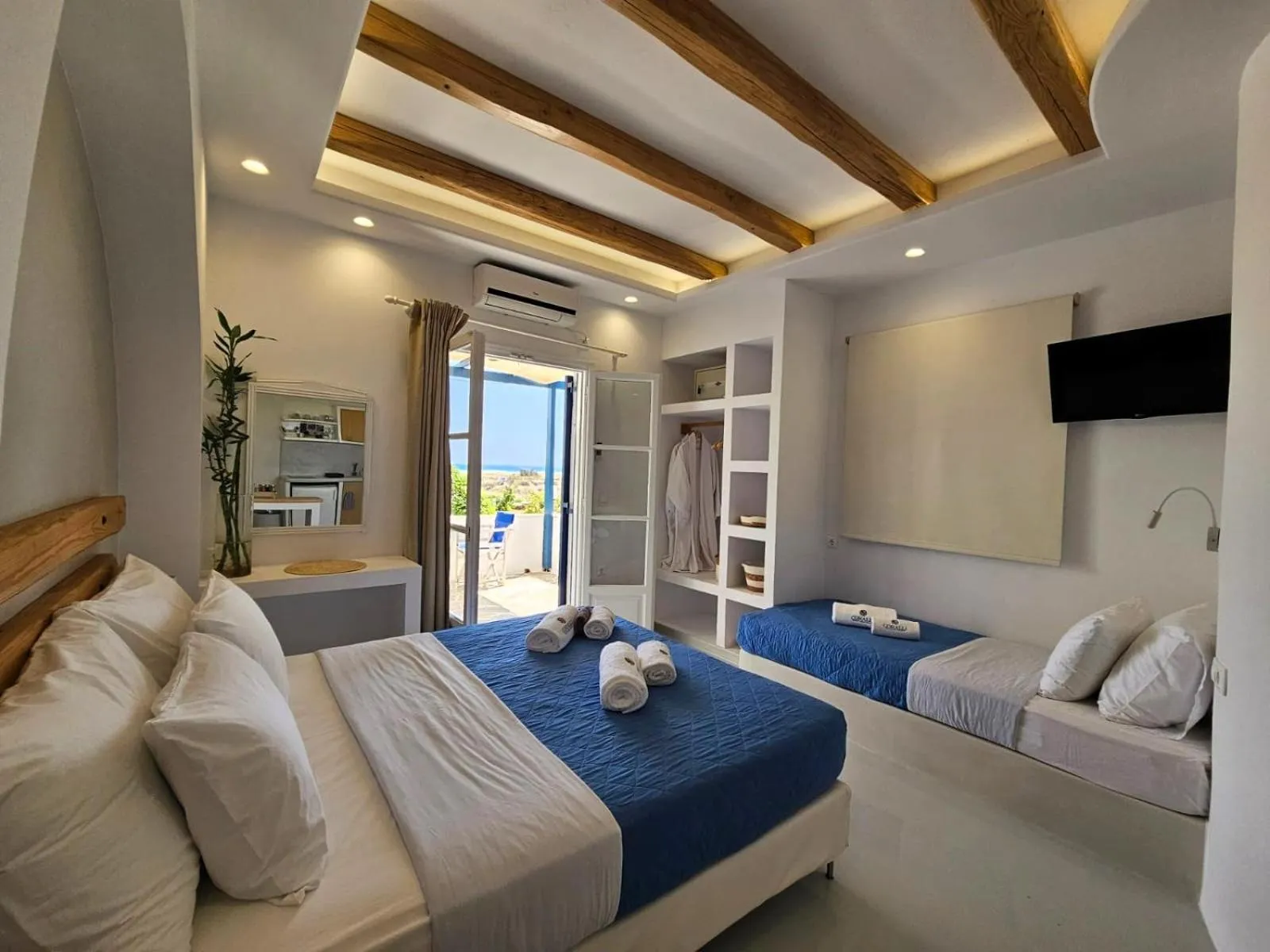 Bedroom, Bed in Coralli Beach Apartments
