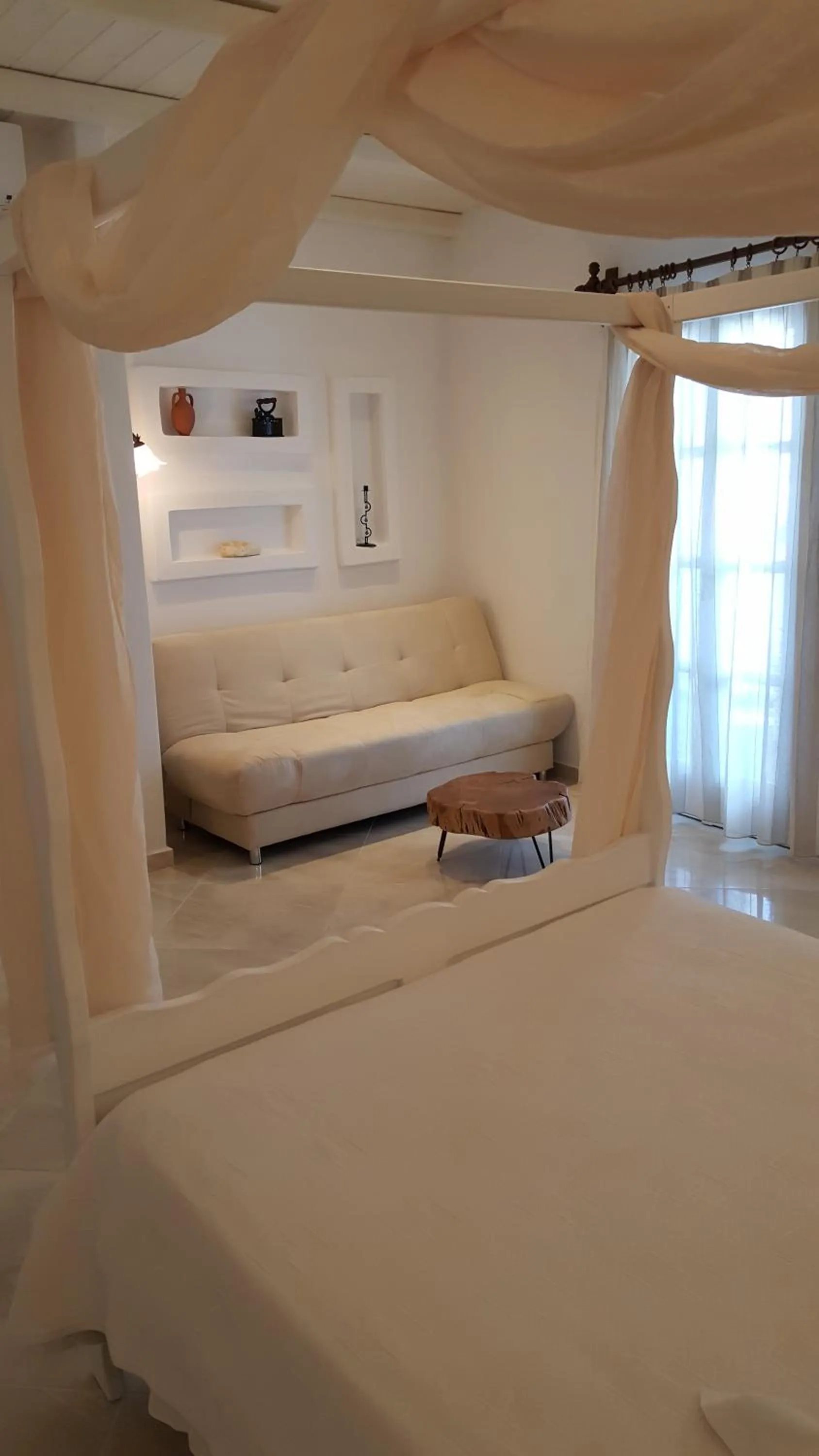 Living room, Bed in Hotel Anixis