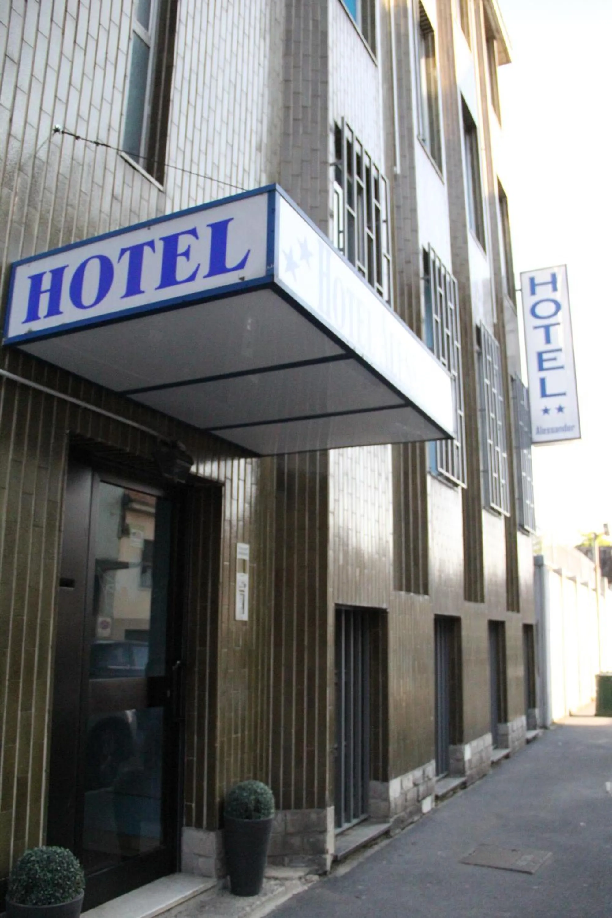 Facade/entrance in Hotel Alessander