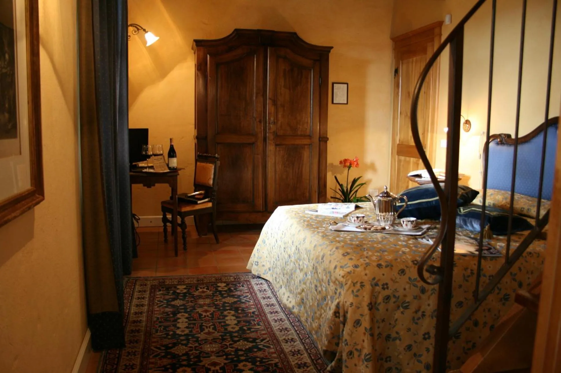 Photo of the whole room, Bed in Villa Bricco dei Cogni