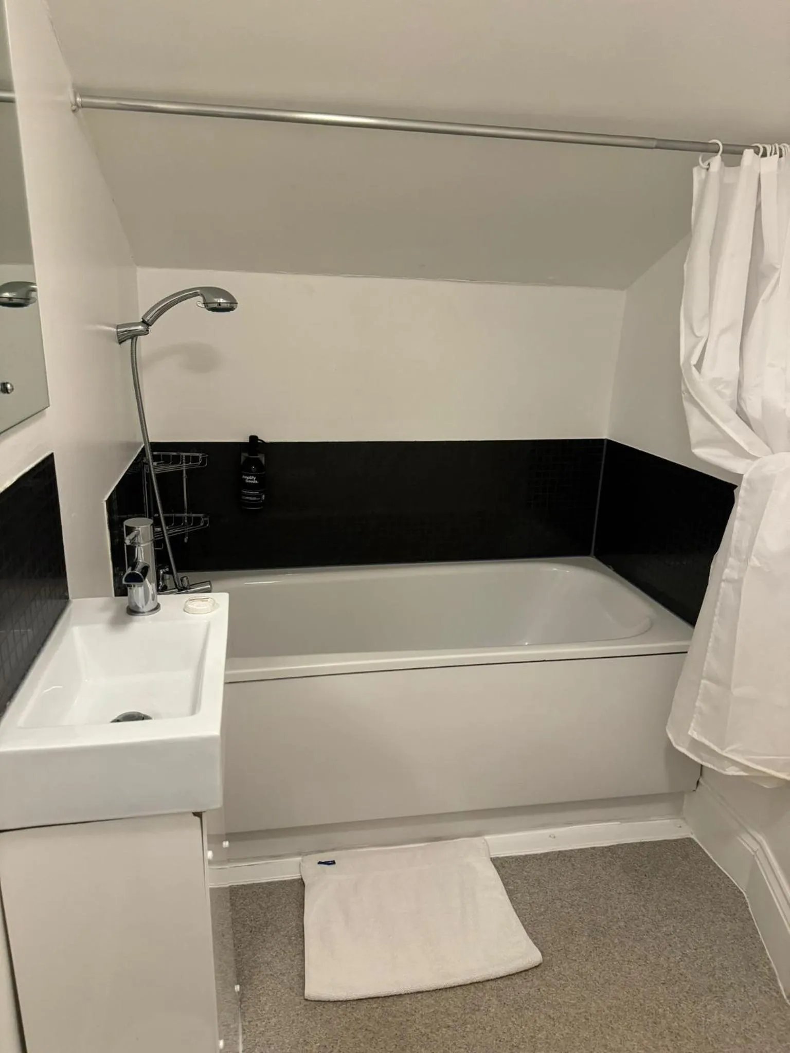 Bathroom in Duke of Buckingham