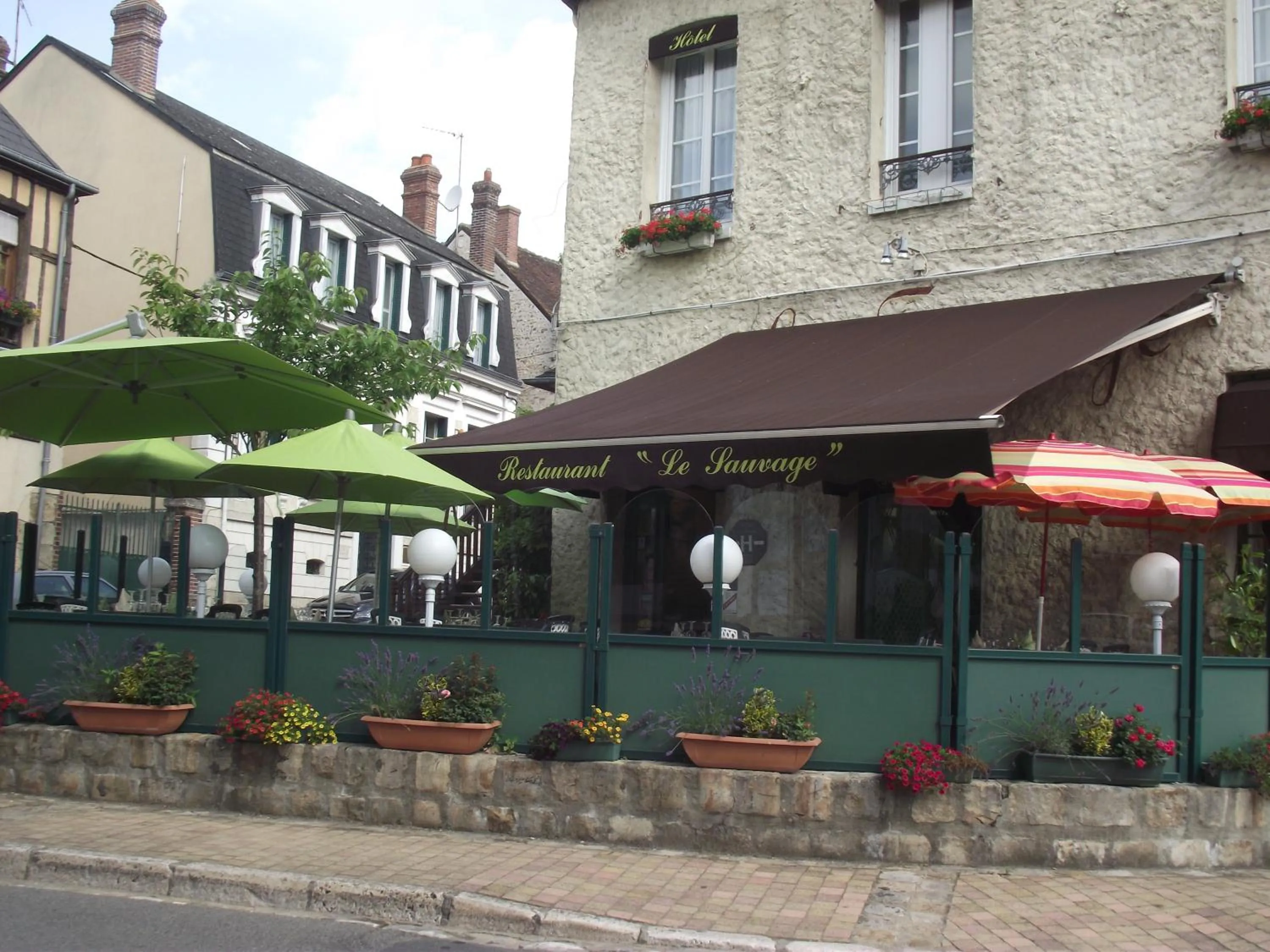 Property building in Le Sauvage