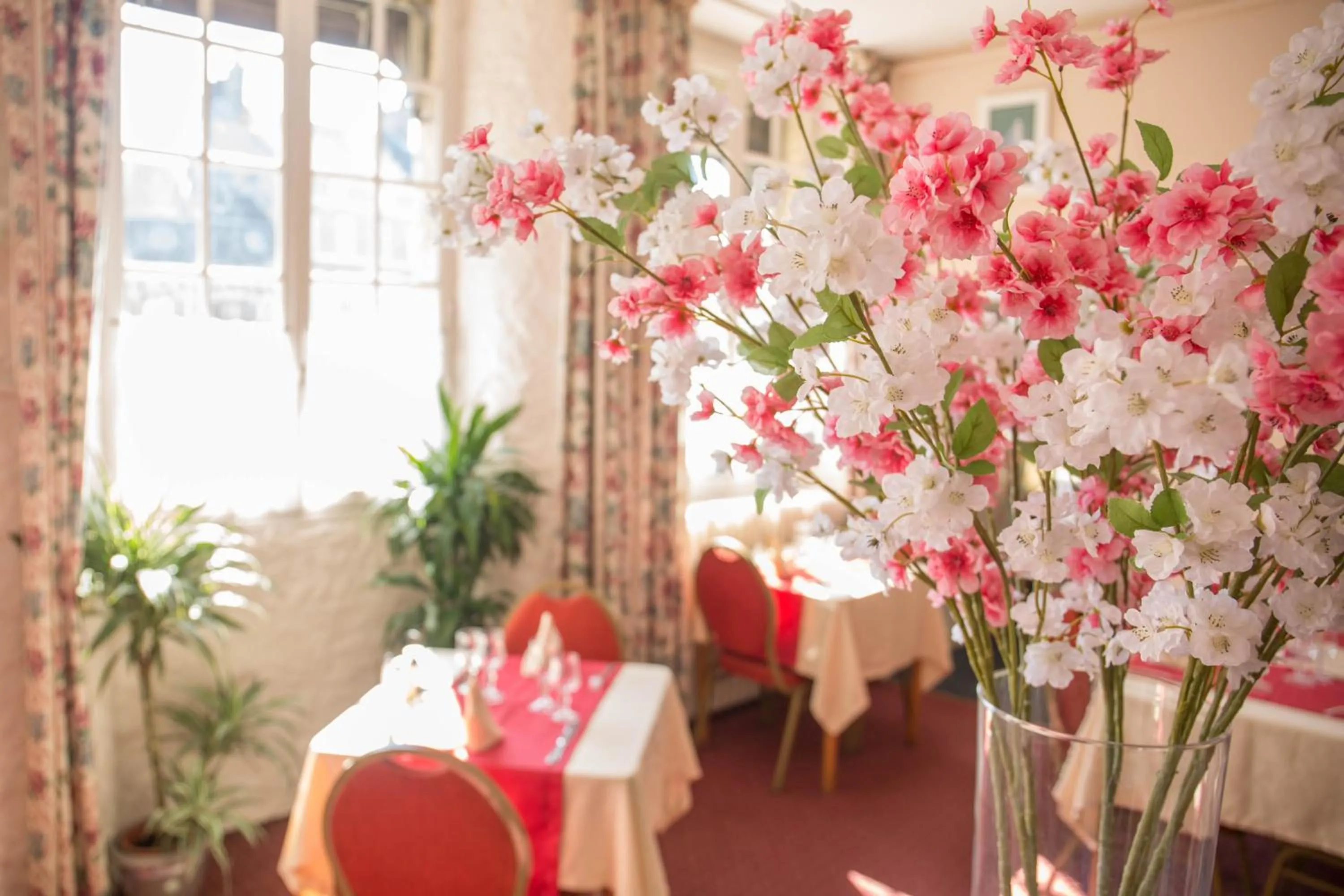 Restaurant/places to eat in Le Sauvage