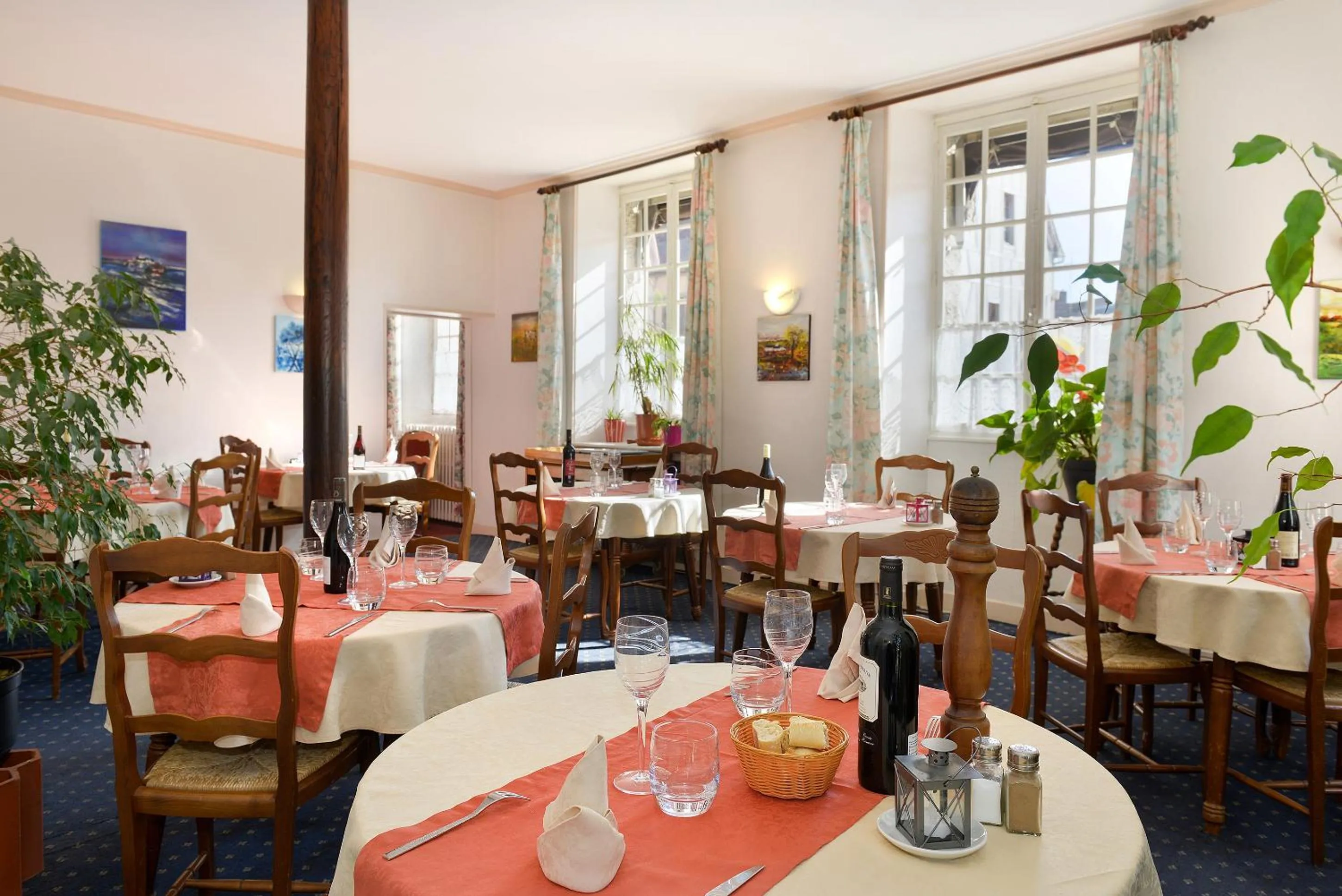 Restaurant/places to eat in Le Sauvage