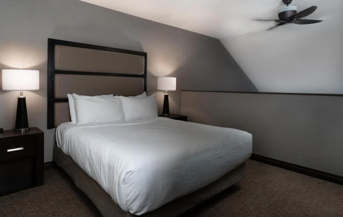 Bed in Prestige Vernon Hotel