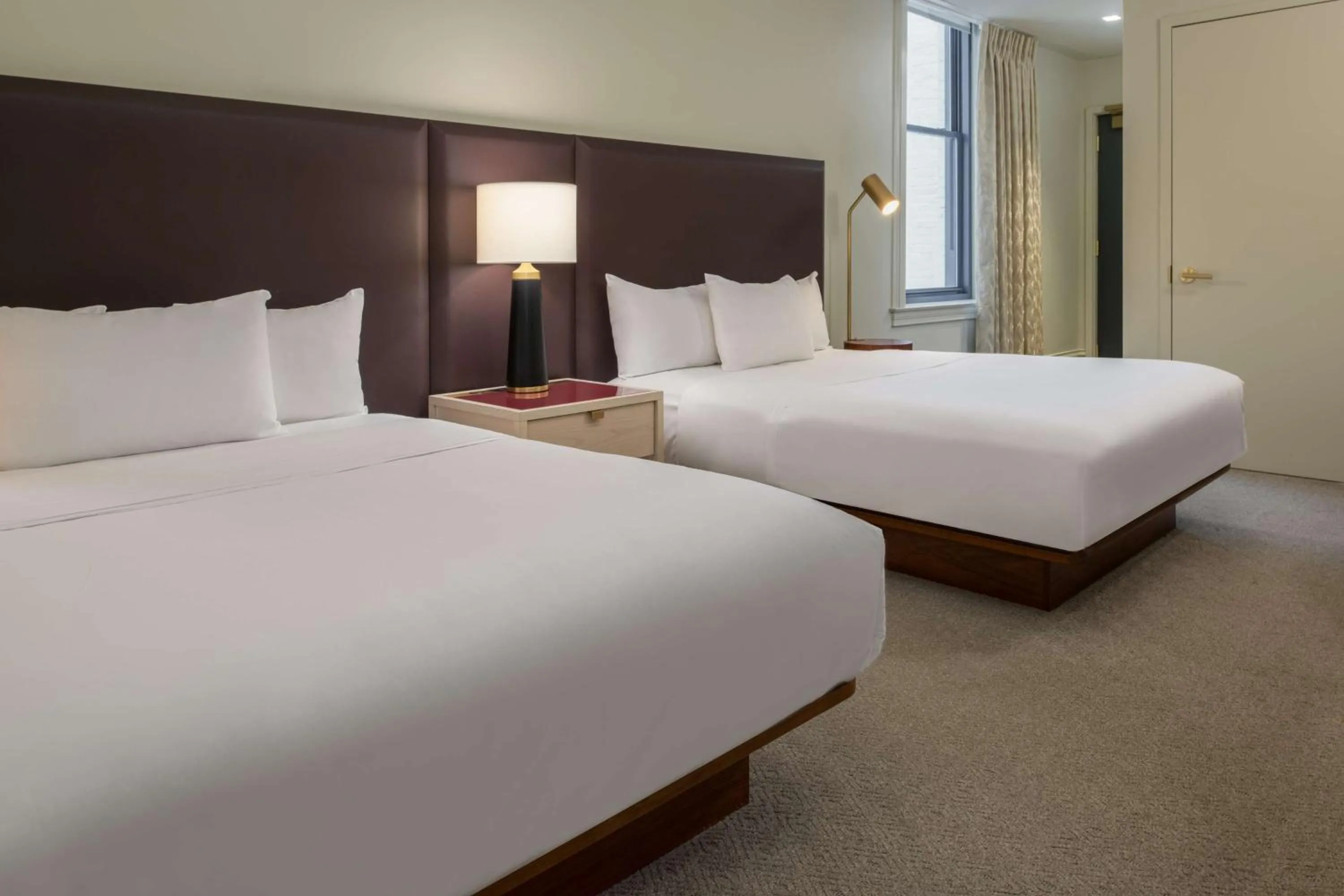 Bed in Hotel Savoy Kansas City, Tapestry Collection by Hilton