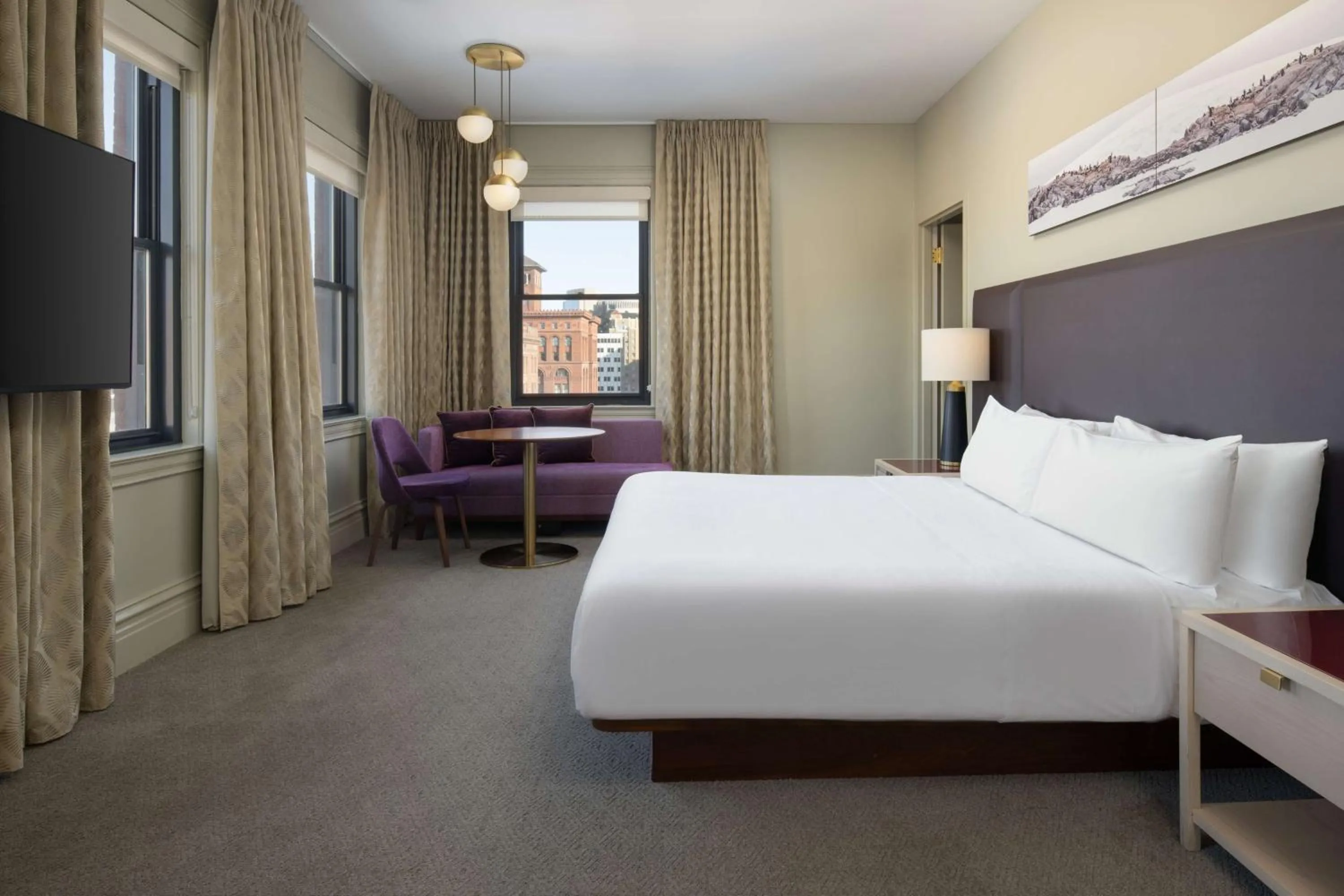 Corner King Room - City View in Hotel Savoy Kansas City, Tapestry Collection by Hilton