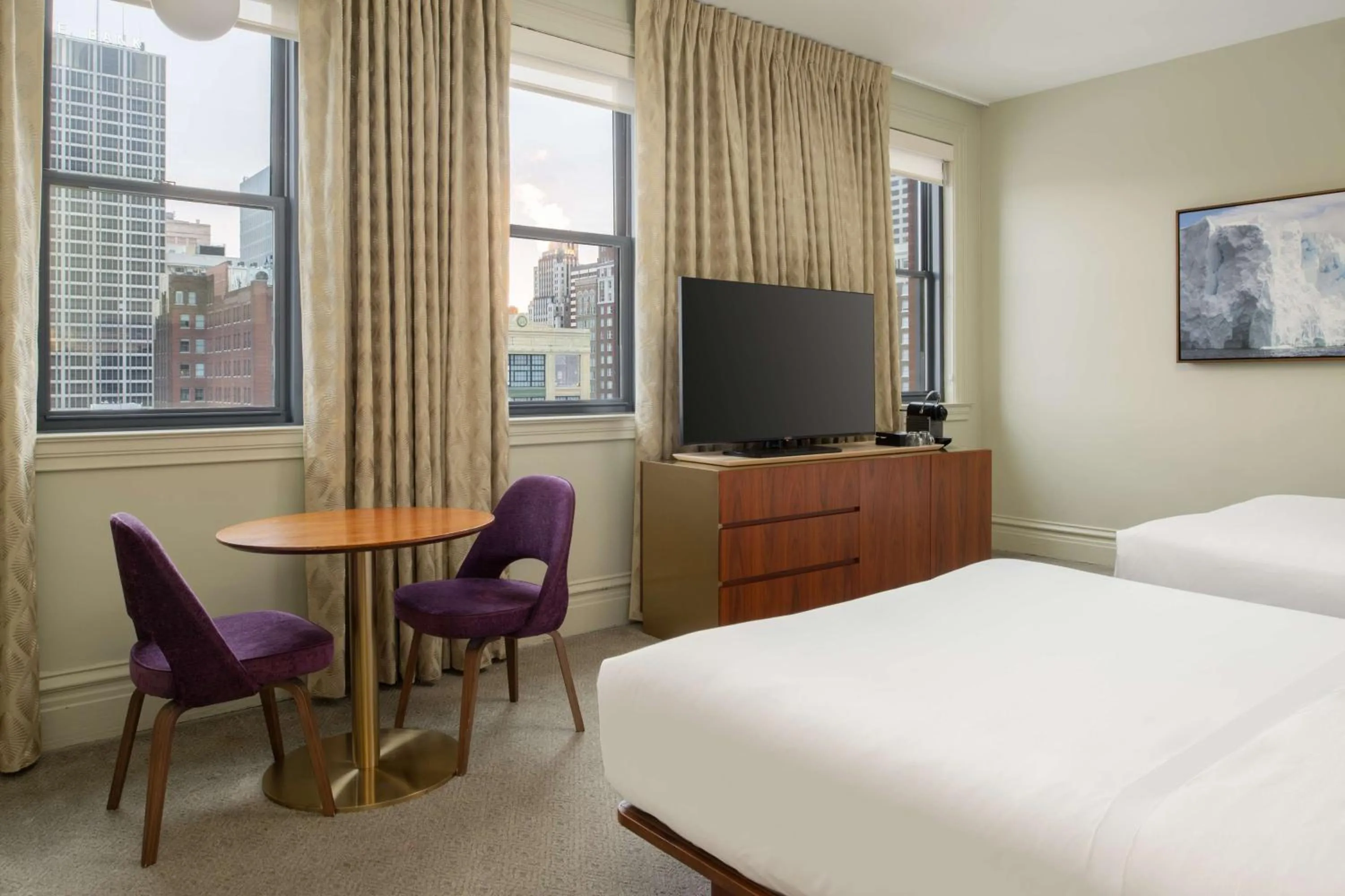 Bed in Hotel Savoy Kansas City, Tapestry Collection by Hilton