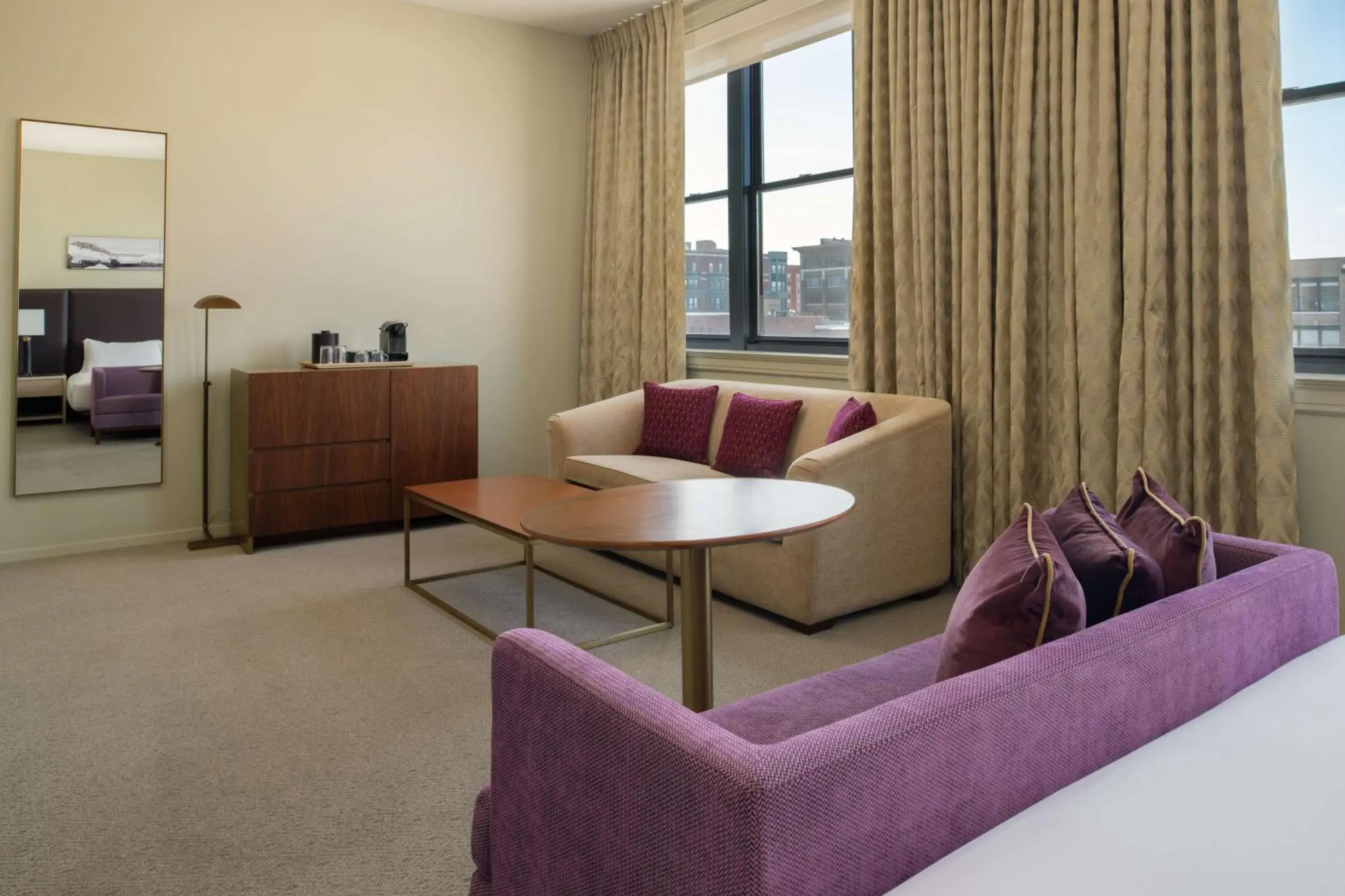 Living room, Bed in Hotel Savoy Kansas City, Tapestry Collection by Hilton Living room, Bed in Hotel Savoy Kansas City, Tapestry Collection by Hilton