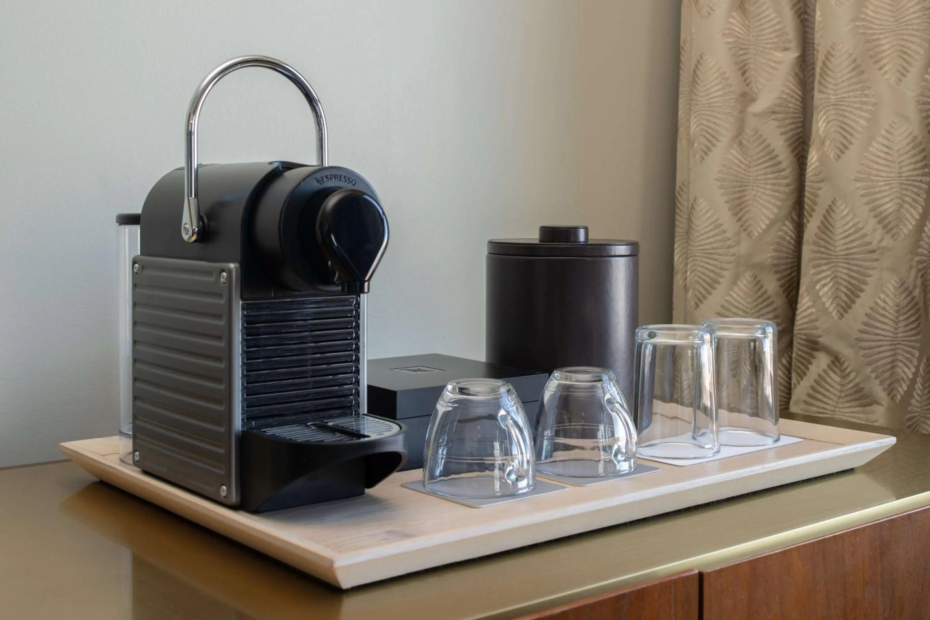 Photo of the whole room in Hotel Savoy Kansas City, Tapestry Collection by Hilton