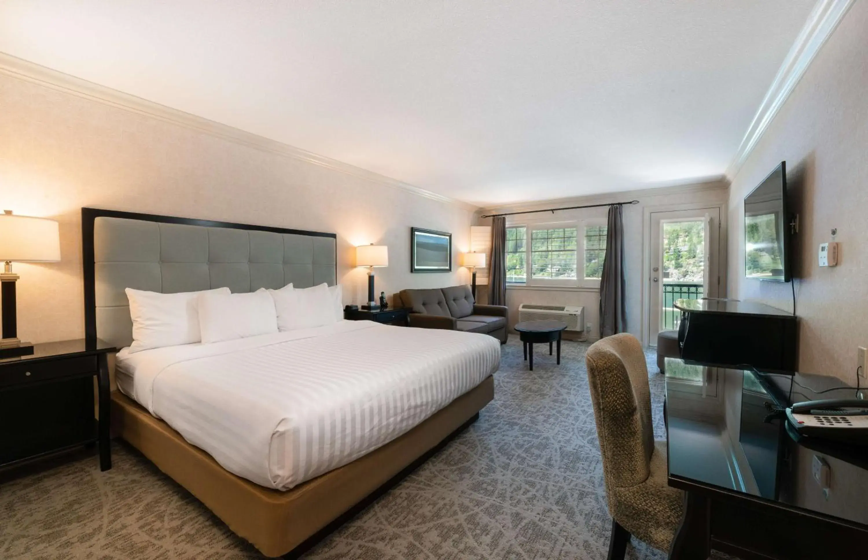 Bedroom, Bed in Prestige Lakeside Resort, WorldHotels Elite Bedroom, Bed in Prestige Lakeside Resort, WorldHotels Elite