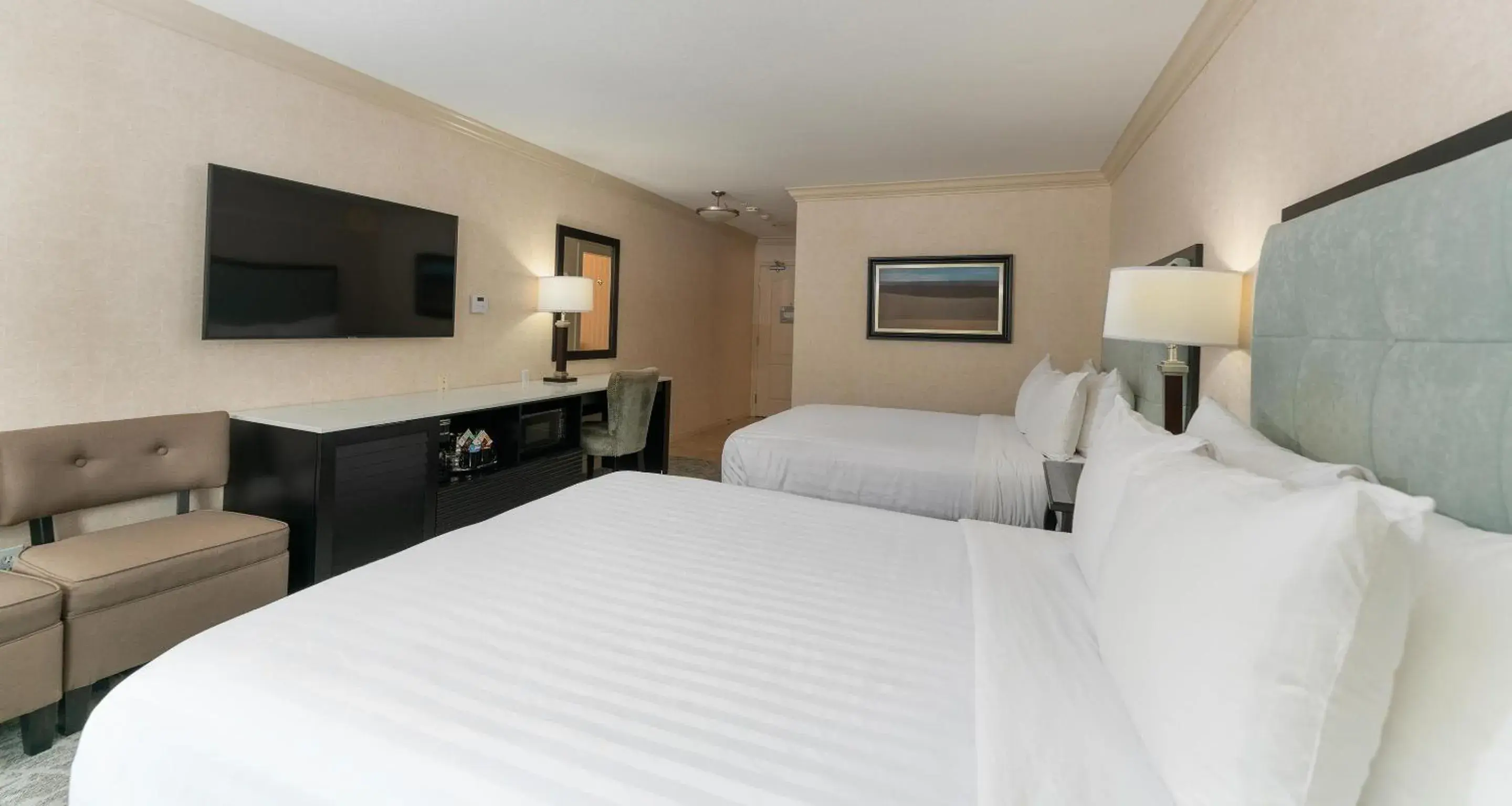 Bedroom, Bed in Prestige Lakeside Resort, WorldHotels Elite Bedroom, Bed in Prestige Lakeside Resort, WorldHotels Elite