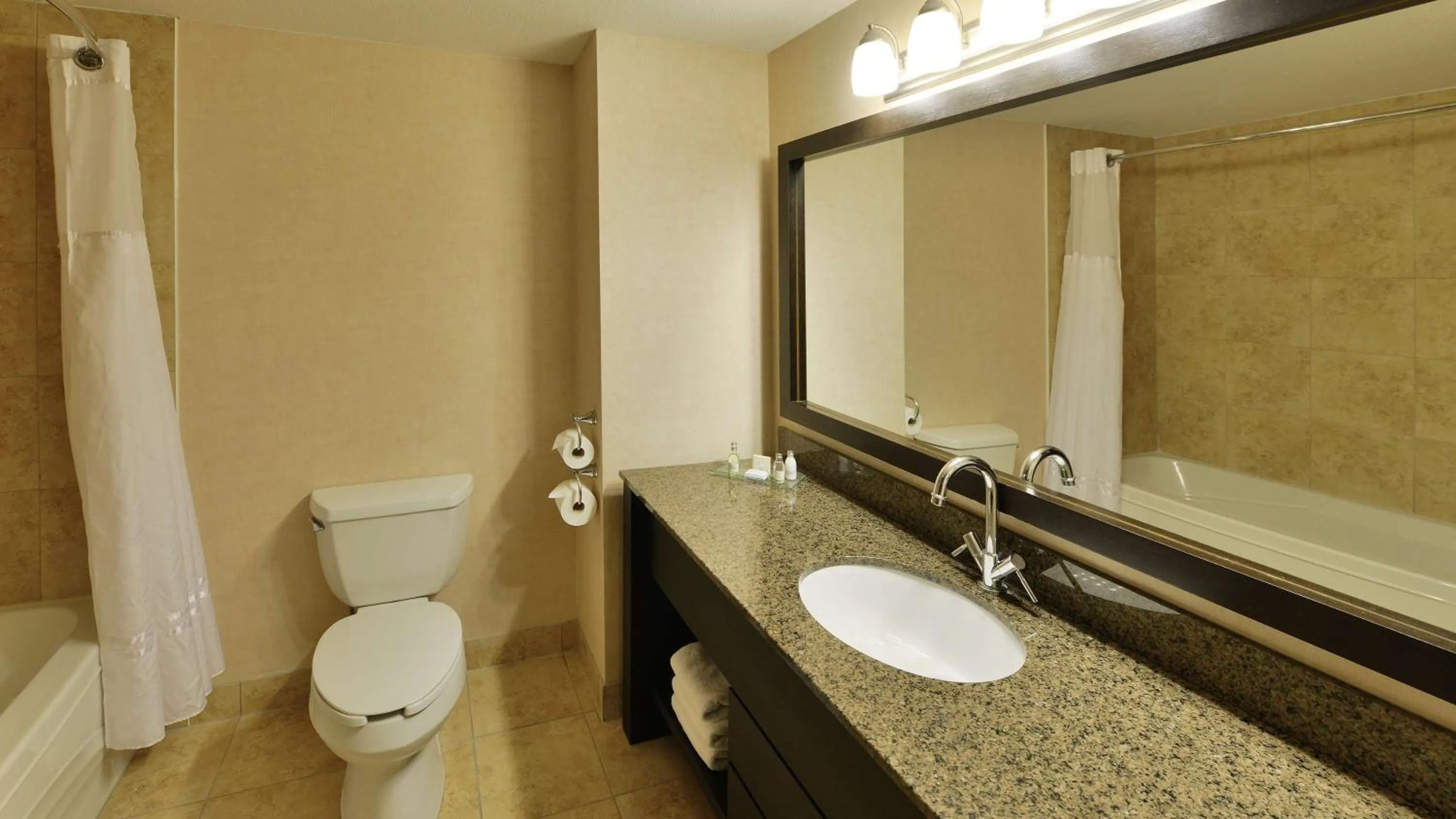 Bathroom in Prestige Rocky Mountain Resort Cranbrook, WorldHotels Crafted