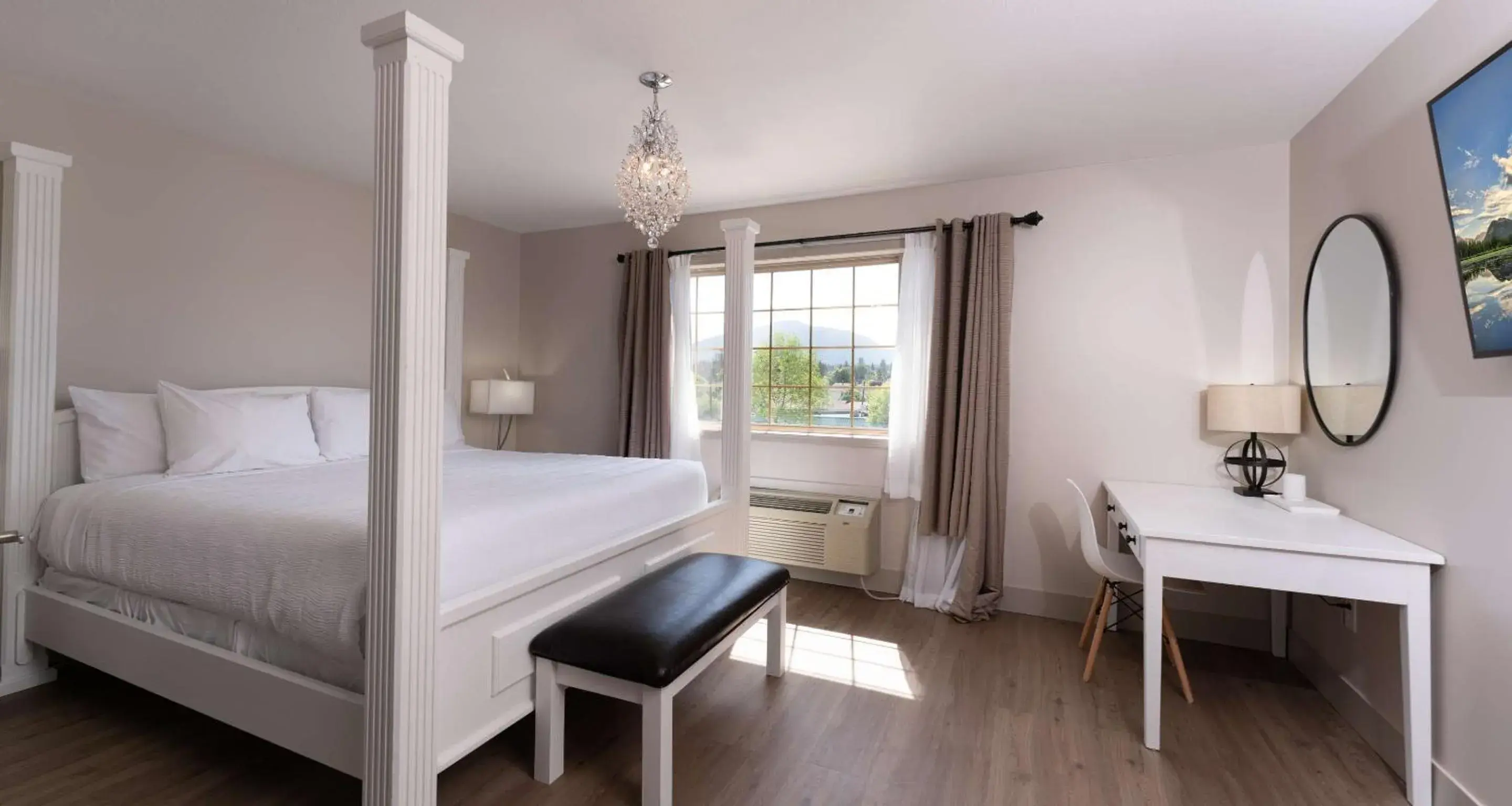 Photo of the whole room, Bed in Prestige Rocky Mountain Resort Cranbrook, WorldHotels Crafted Photo of the whole room, Bed in Prestige Rocky Mountain Resort Cranbrook, WorldHotels Crafted