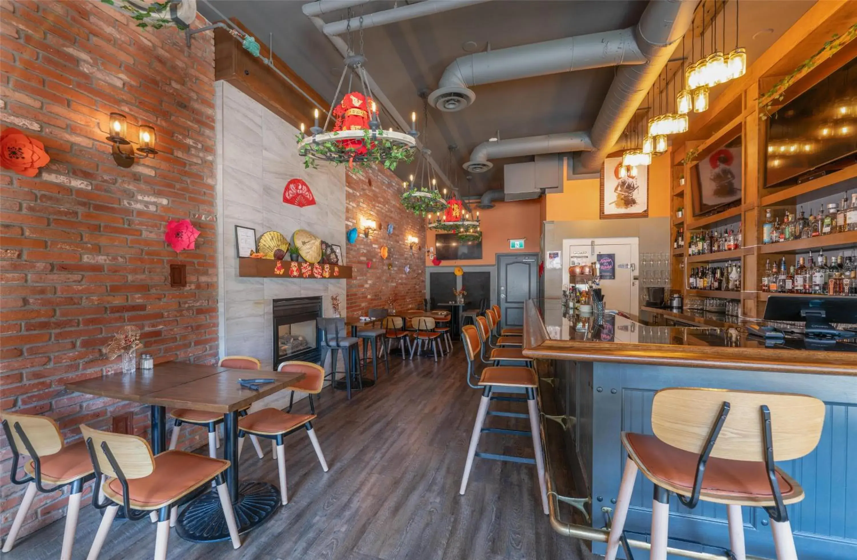 Lounge or bar in Prestige Radium Hot Springs Resort, WorldHotels Crafted Lounge or bar in Prestige Radium Hot Springs Resort, WorldHotels Crafted